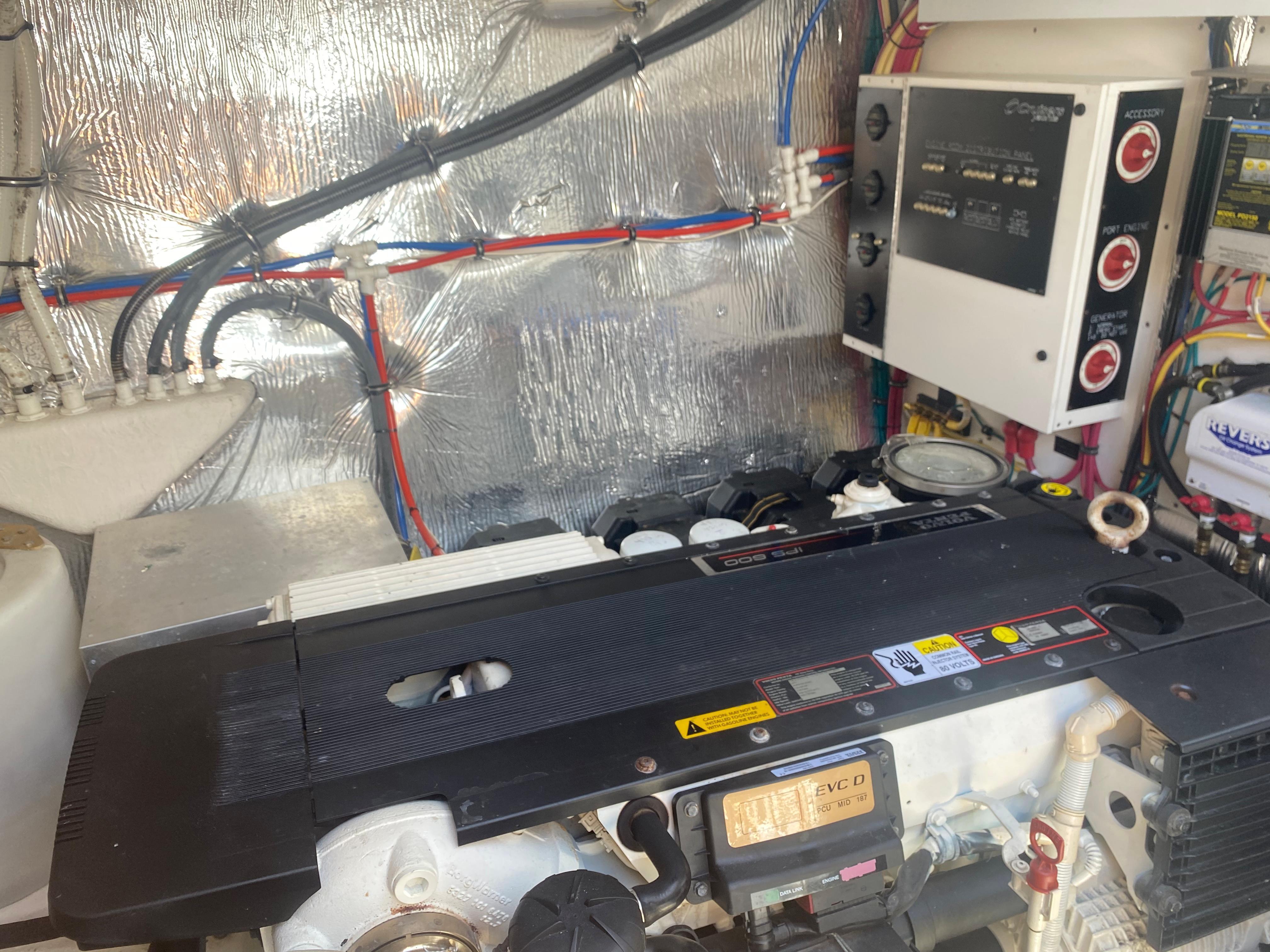 2012-cruisers-yachts-48-cantius-power-9848687-983616560-0-230620250459-61