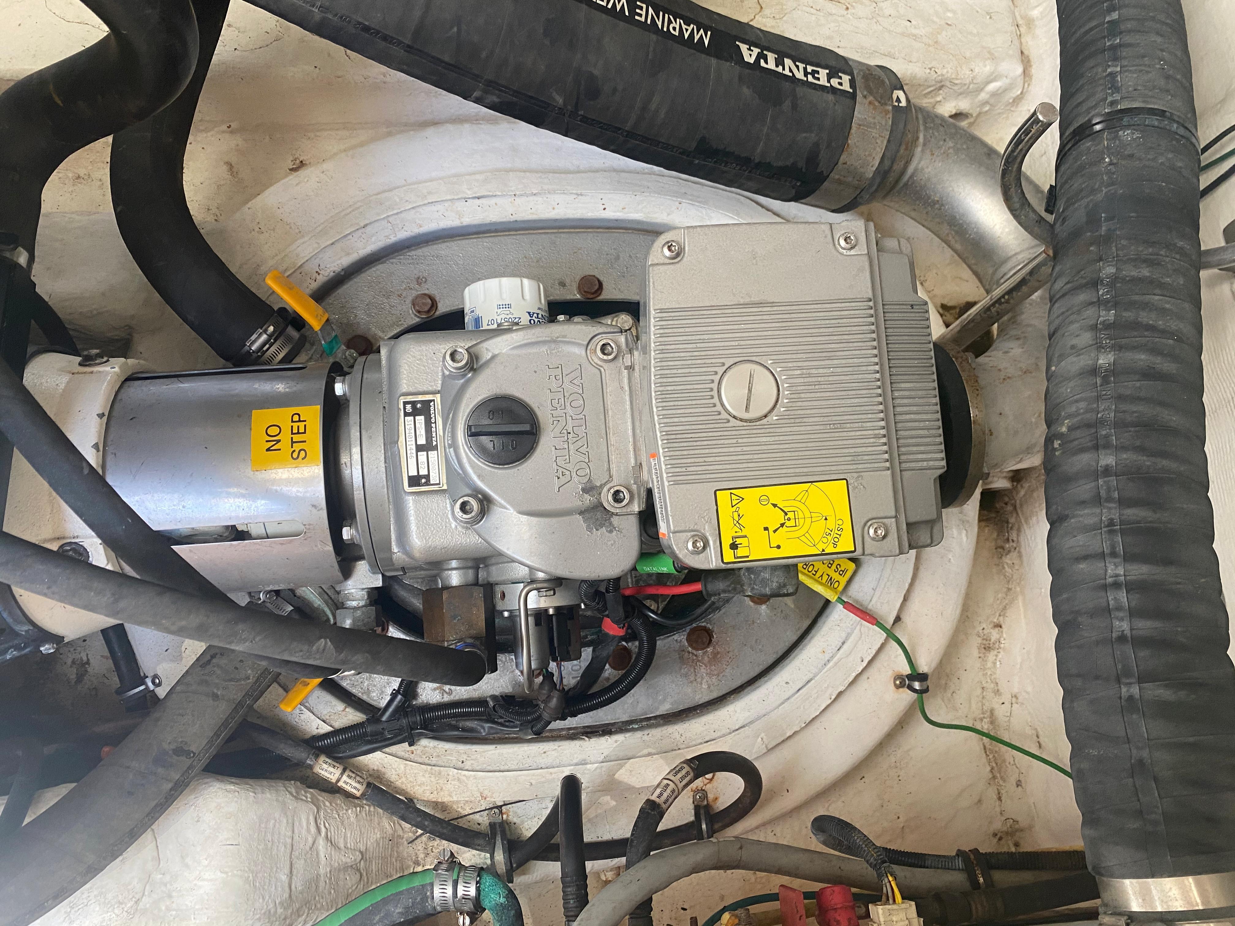 2012-cruisers-yachts-48-cantius-power-9848687-983616565-0-230620250459-66