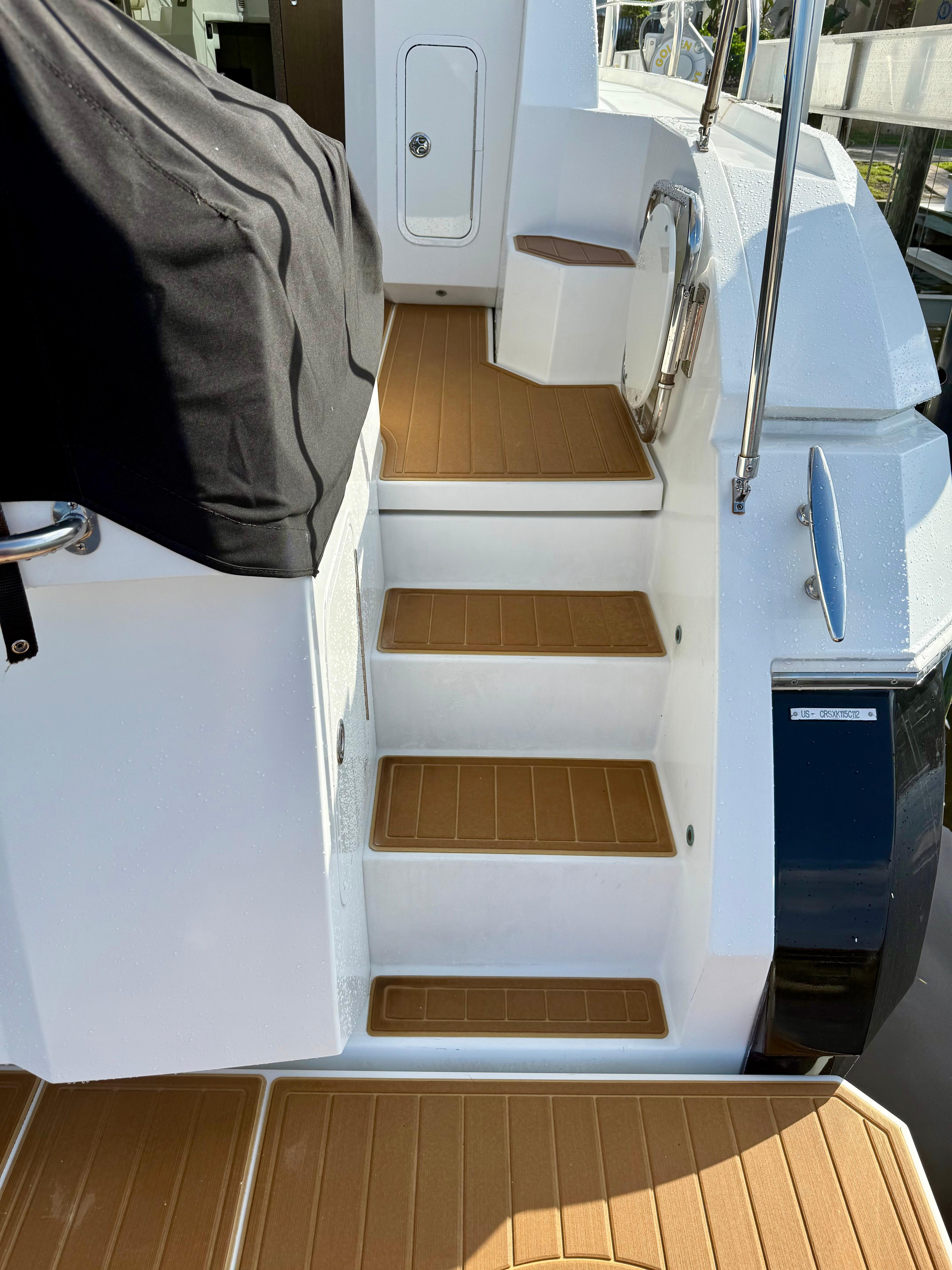 2012-cruisers-yachts-48-cantius-power-9848687-985532323-0-080720250957-8