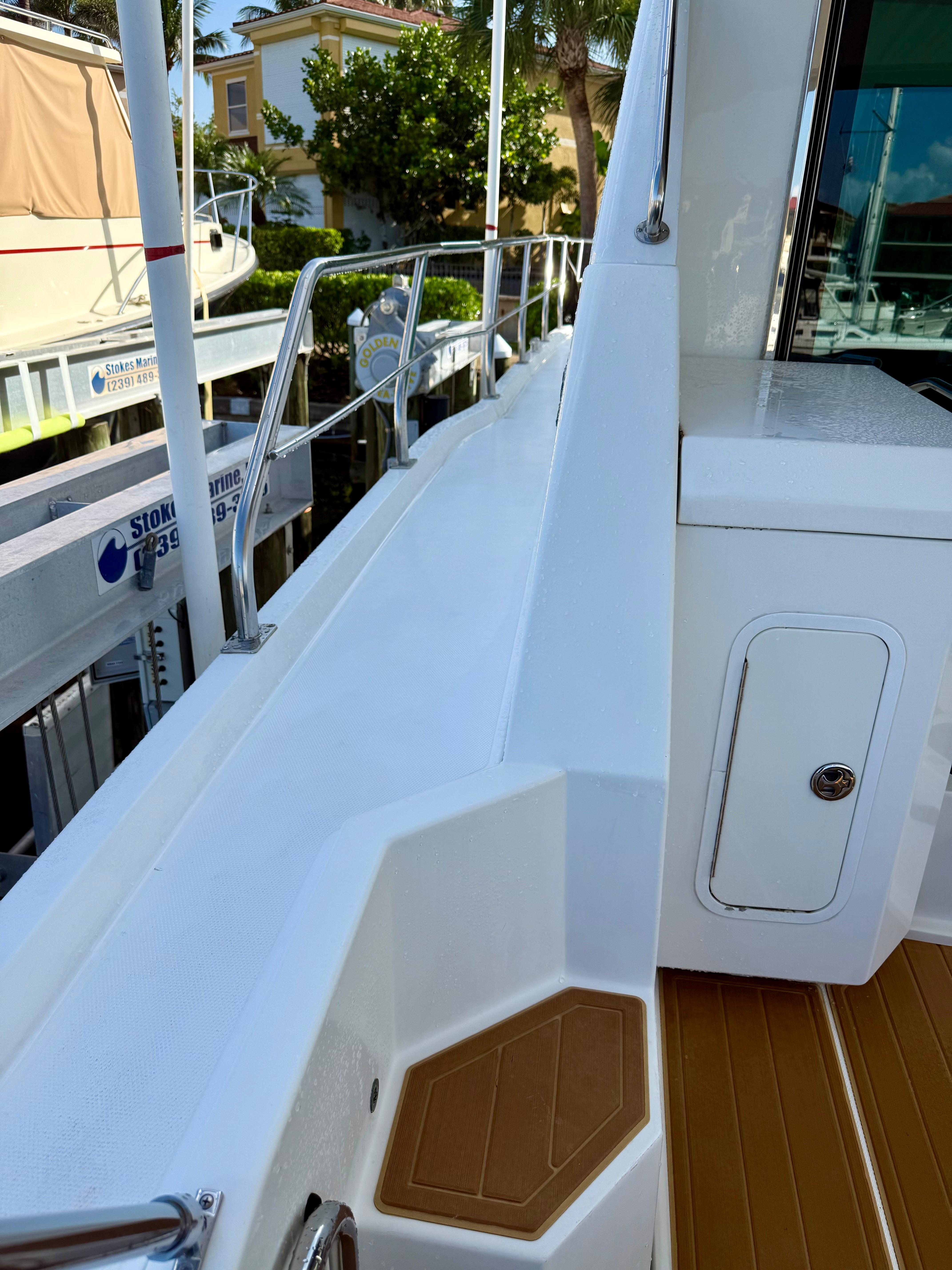 2012-cruisers-yachts-48-cantius-power-9848687-985532339-0-080720250958-11
