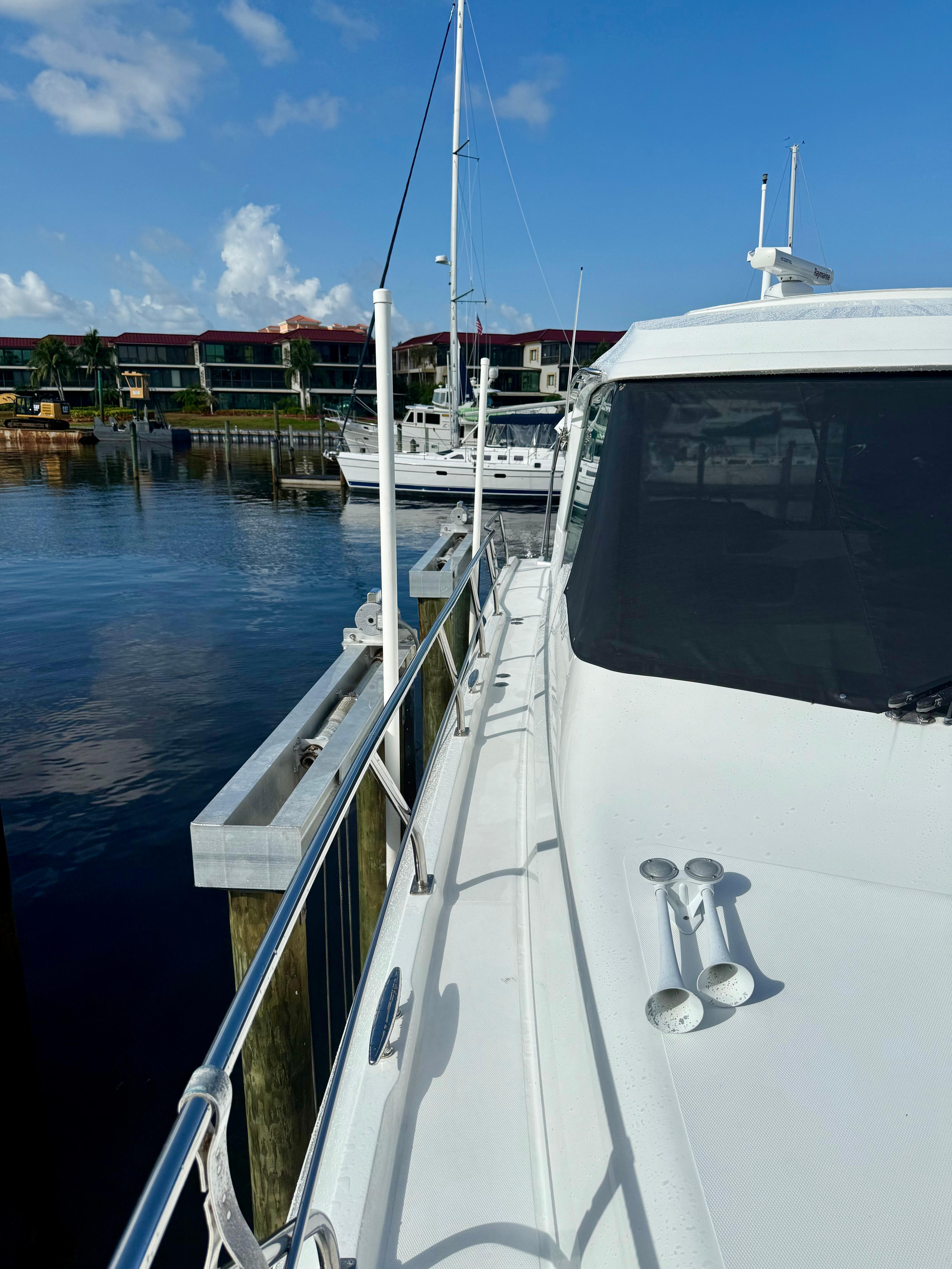 2012-cruisers-yachts-48-cantius-power-9848687-985532358-0-080720250958-18
