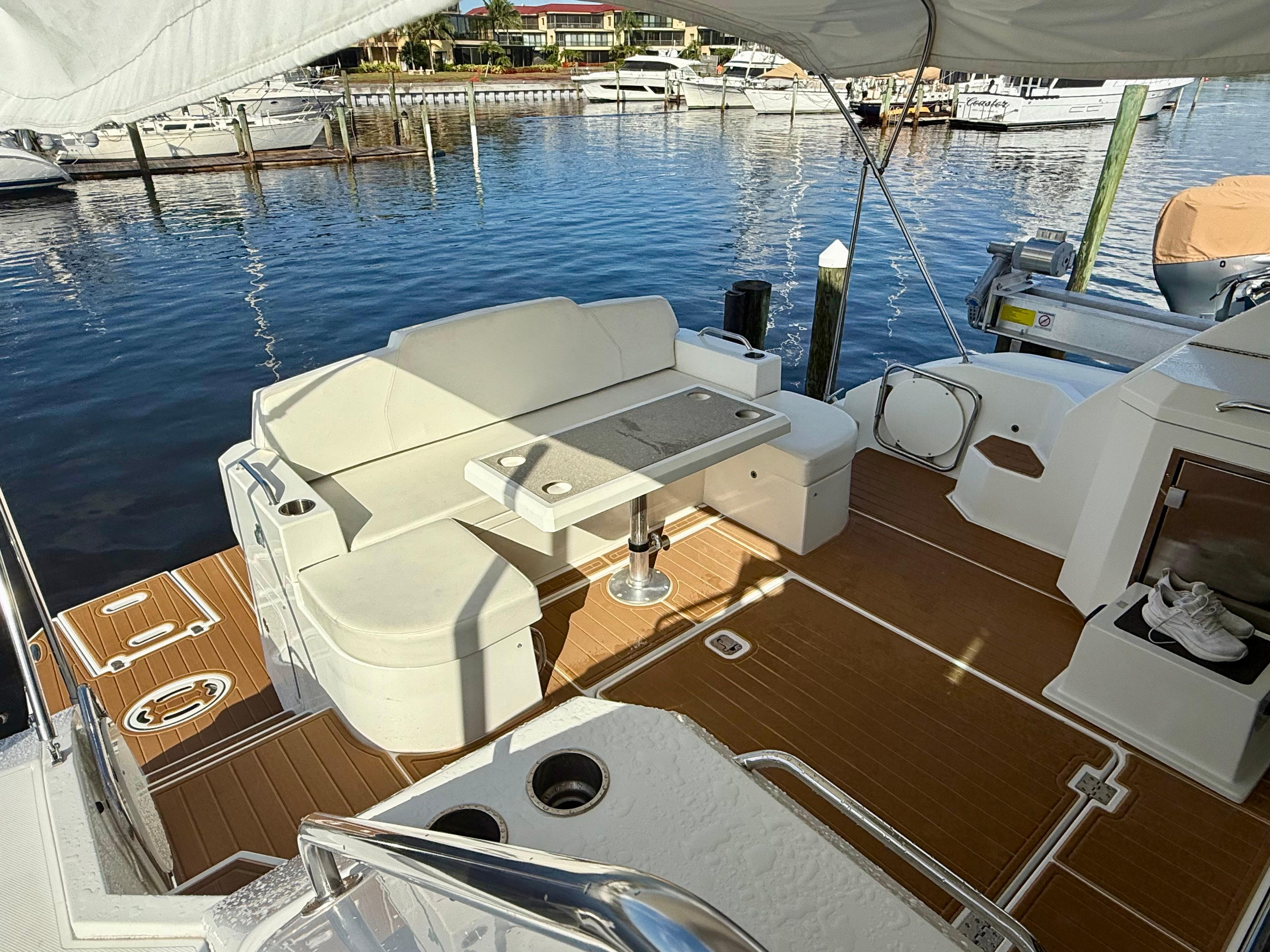 2012-cruisers-yachts-48-cantius-power-9848687-985532375-0-080720250959-22