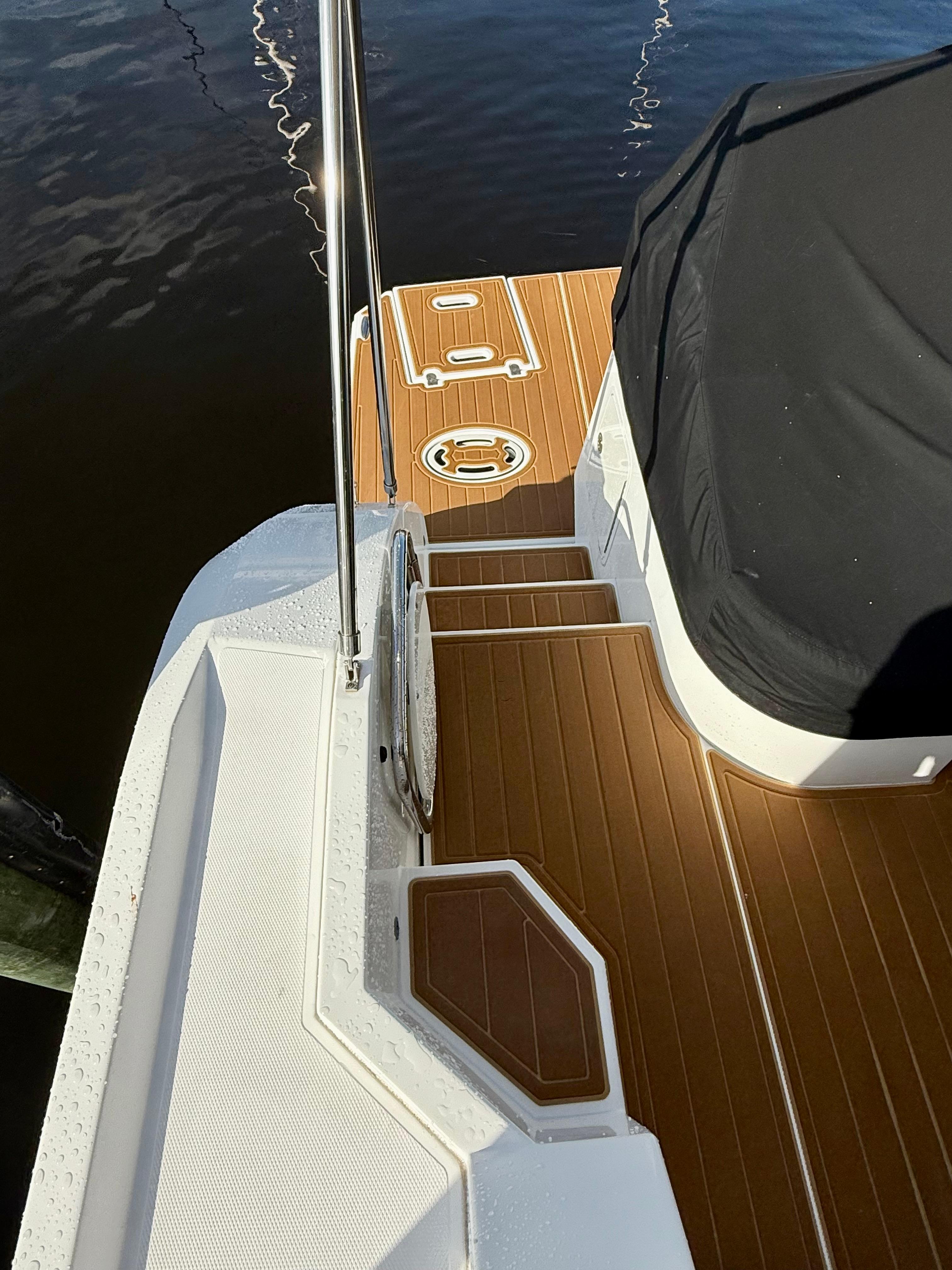 2012-cruisers-yachts-48-cantius-power-9848687-985532376-0-080720250959-21