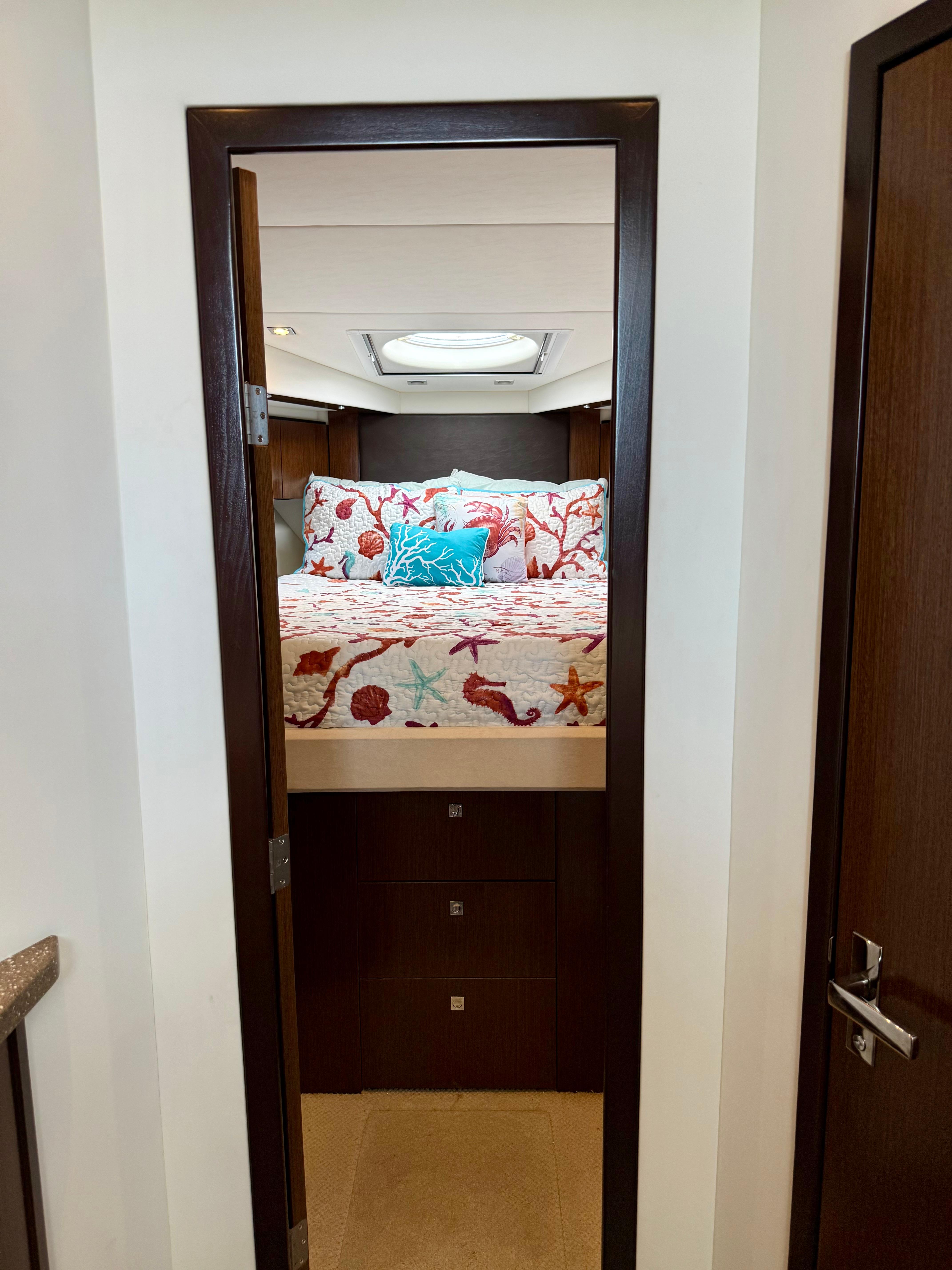 2012-cruisers-yachts-48-cantius-power-9848687-985532691-0-080720250959-27