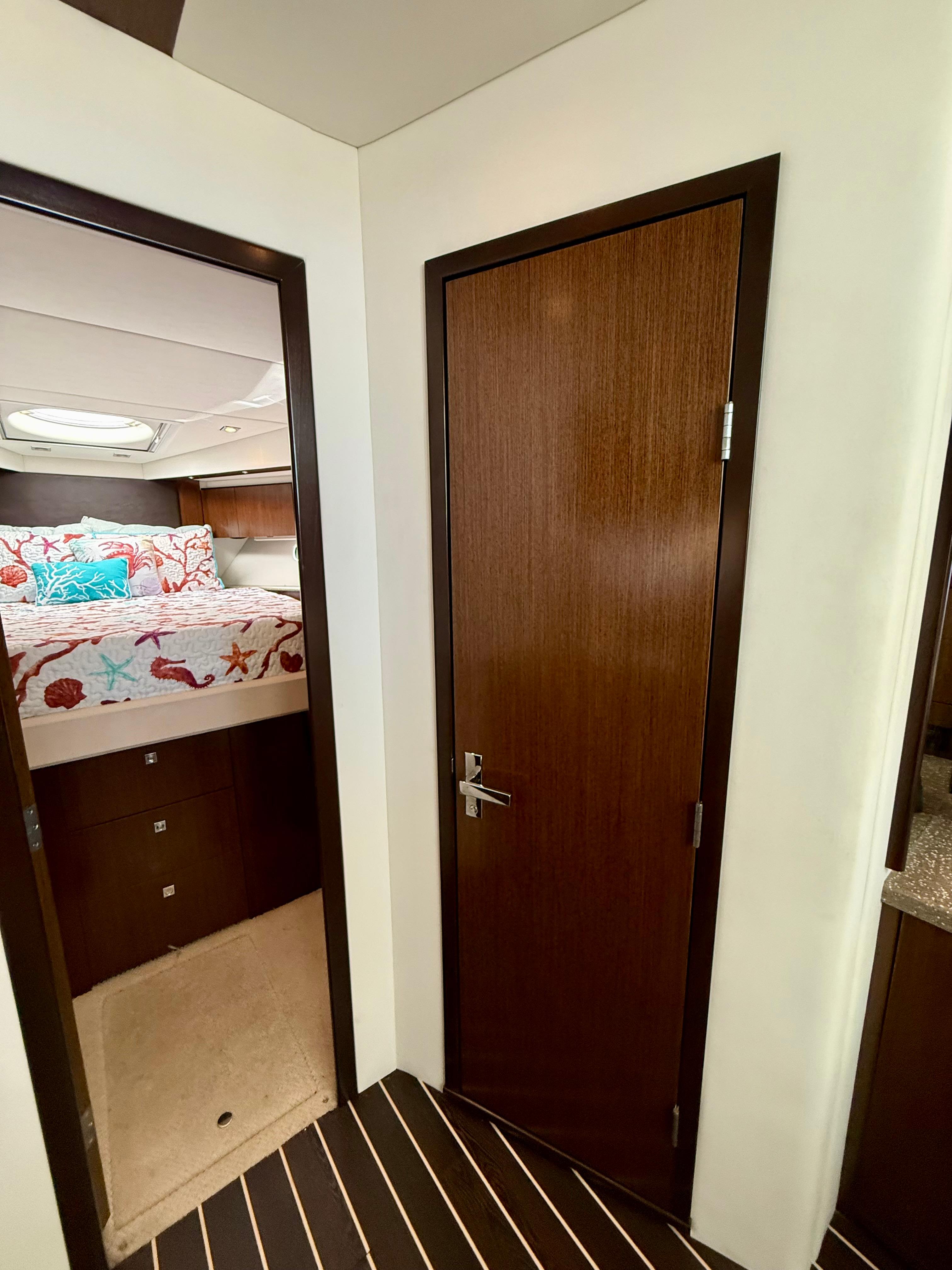 2012-cruisers-yachts-48-cantius-power-9848687-985532926-0-080720251001-44