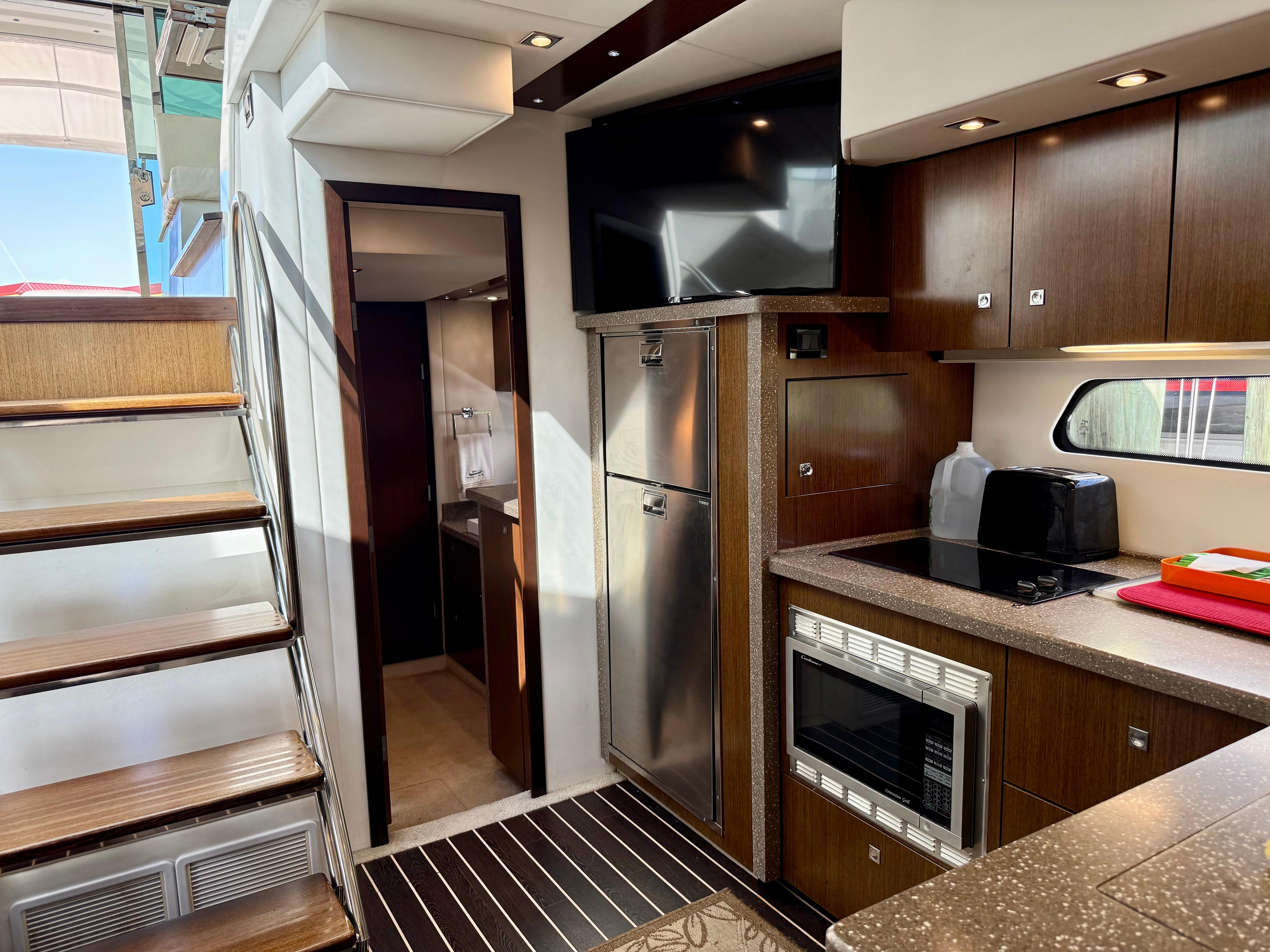 2012-cruisers-yachts-48-cantius-power-9848687-985533371-0-080720251007-63