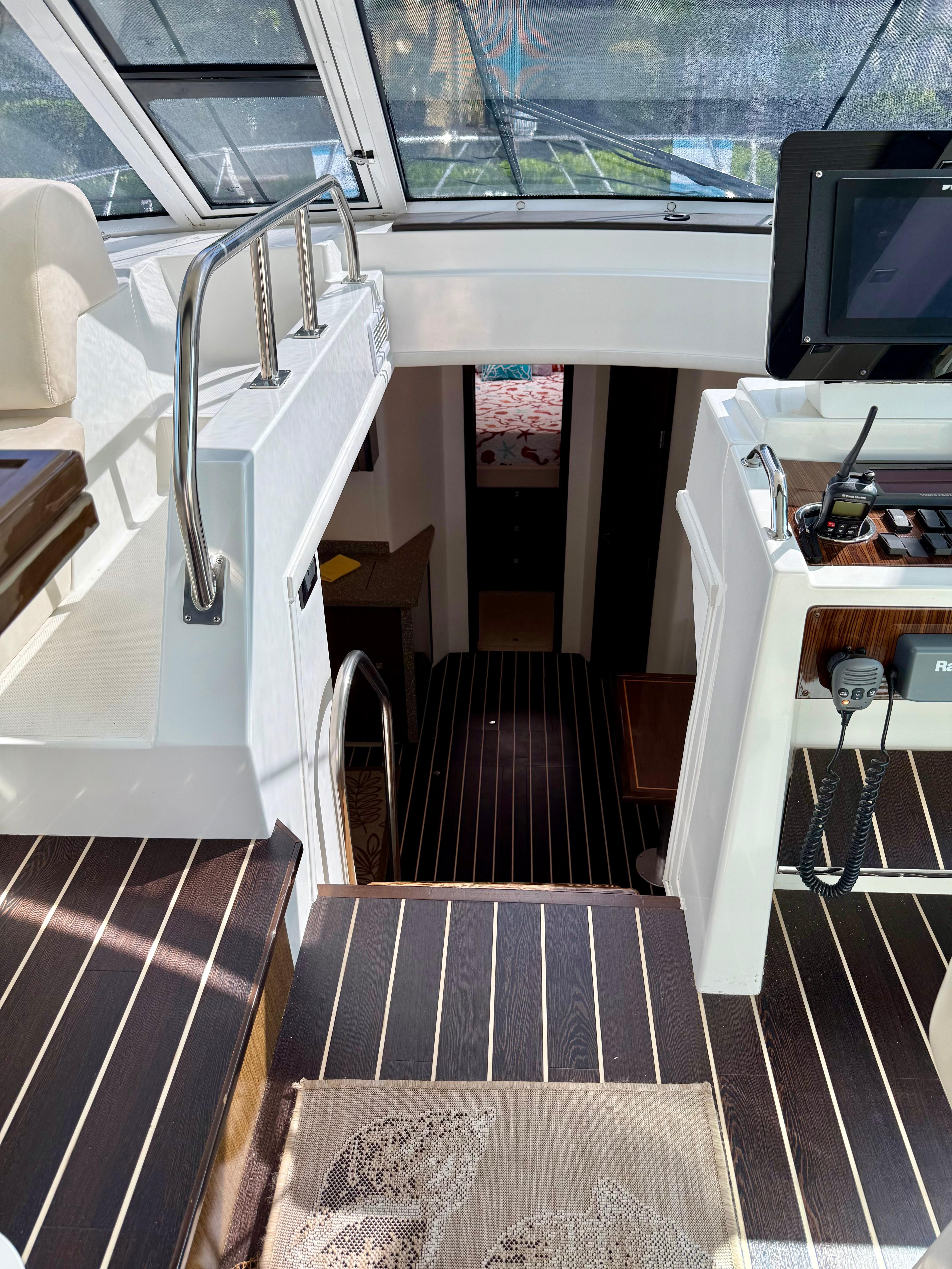 2012-cruisers-yachts-48-cantius-power-9848687-985533622-0-080720251013-65