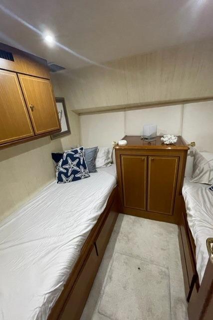 Ocean 57 NANA - Guest Stateroom Side By Side Berths