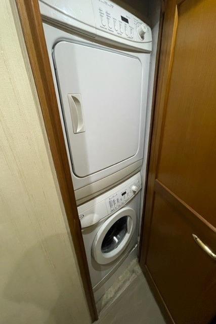 Ocean 57 NANA - Laundry Stacked Washer & Dryer