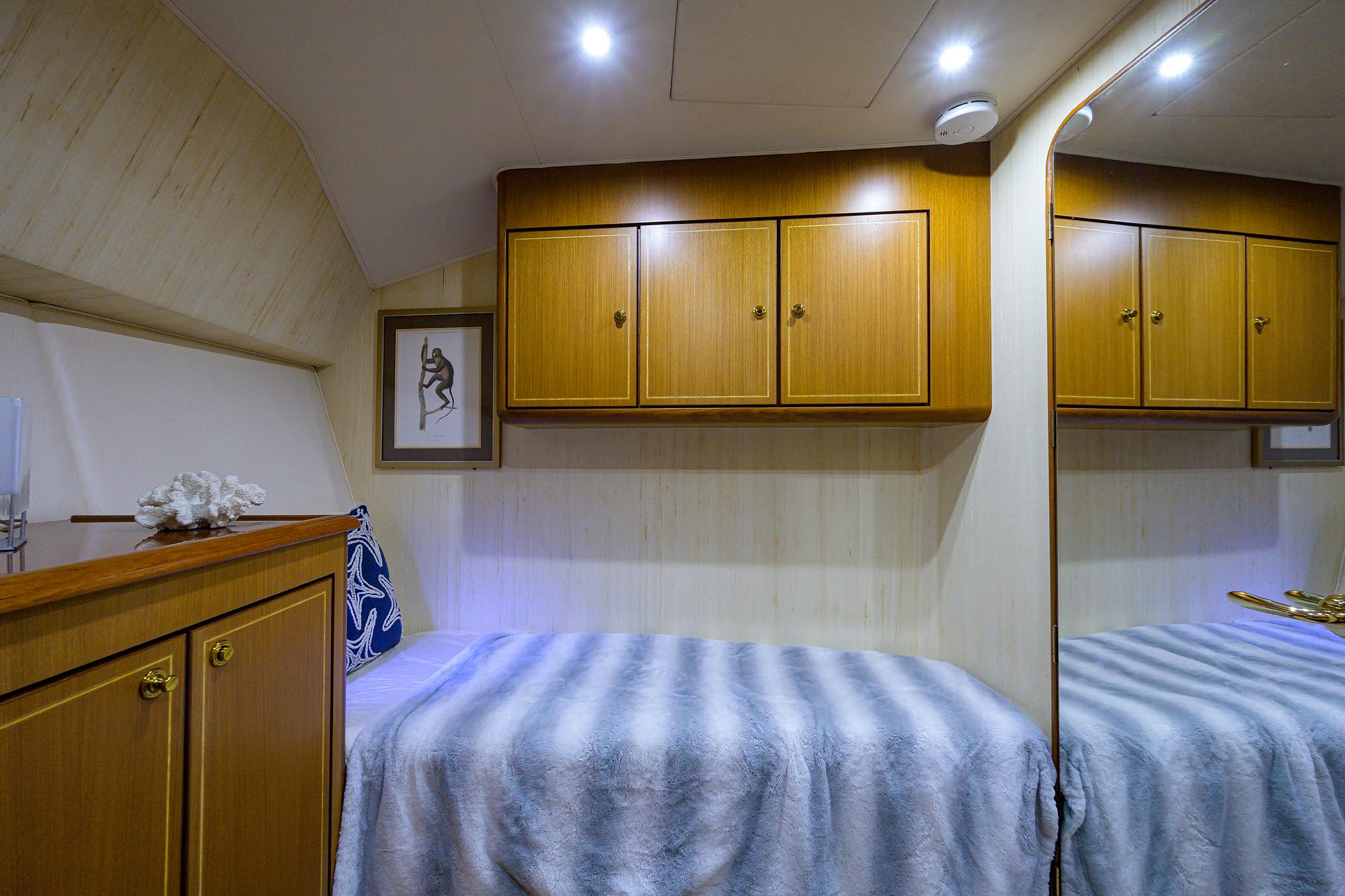 Ocean 57 REEL GRATEFUL - Guest Stateroom & Cabinets