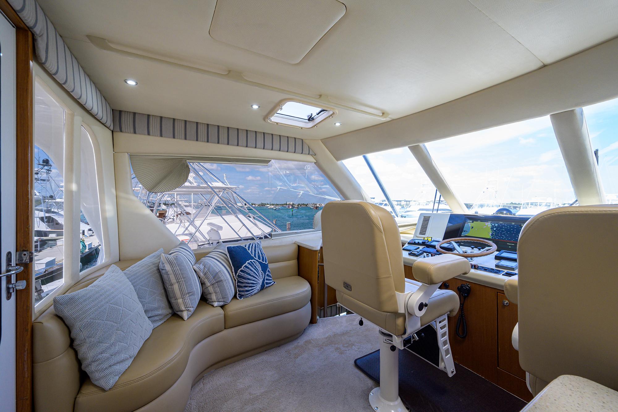 Ocean 57 REEL GRATEFUL - Enclosed Flybridge Seating