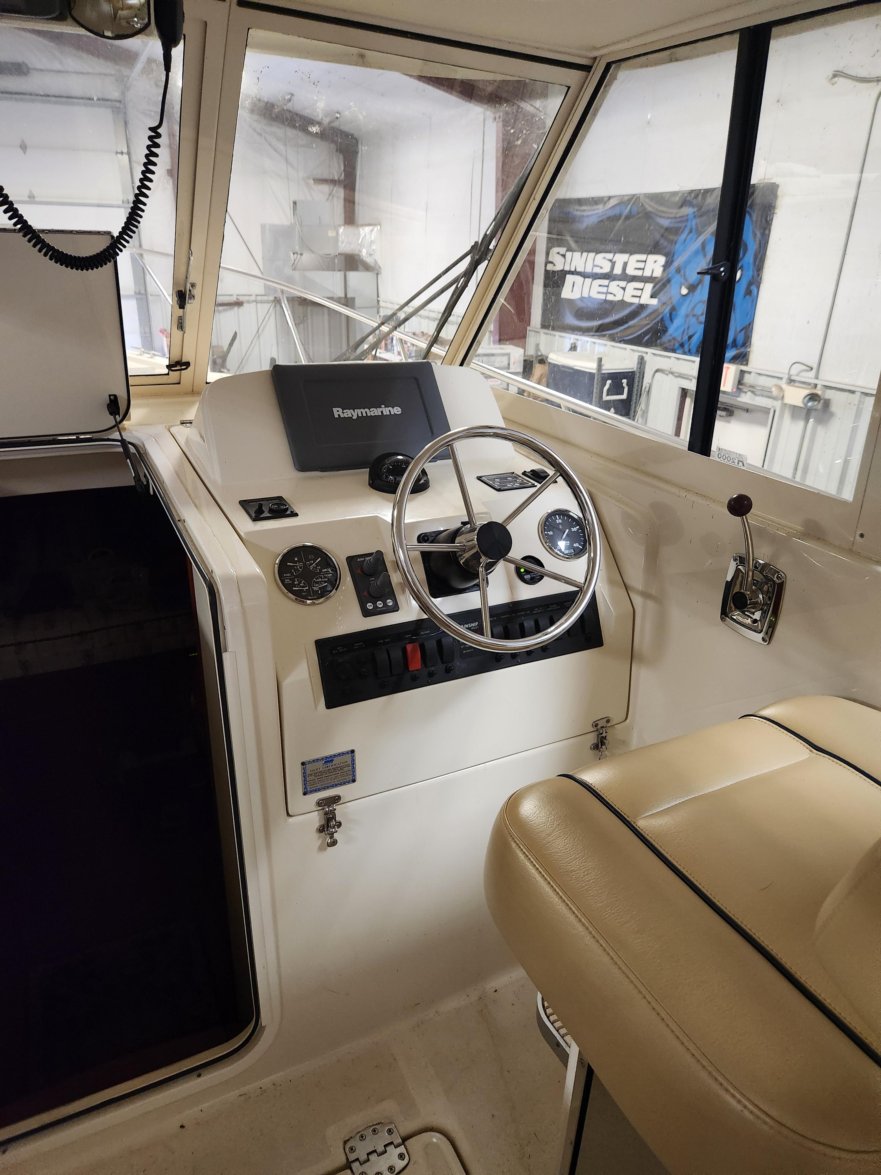 2010-mainship-pilot-31-power-9788693-20250514103827069-1_XLARGE