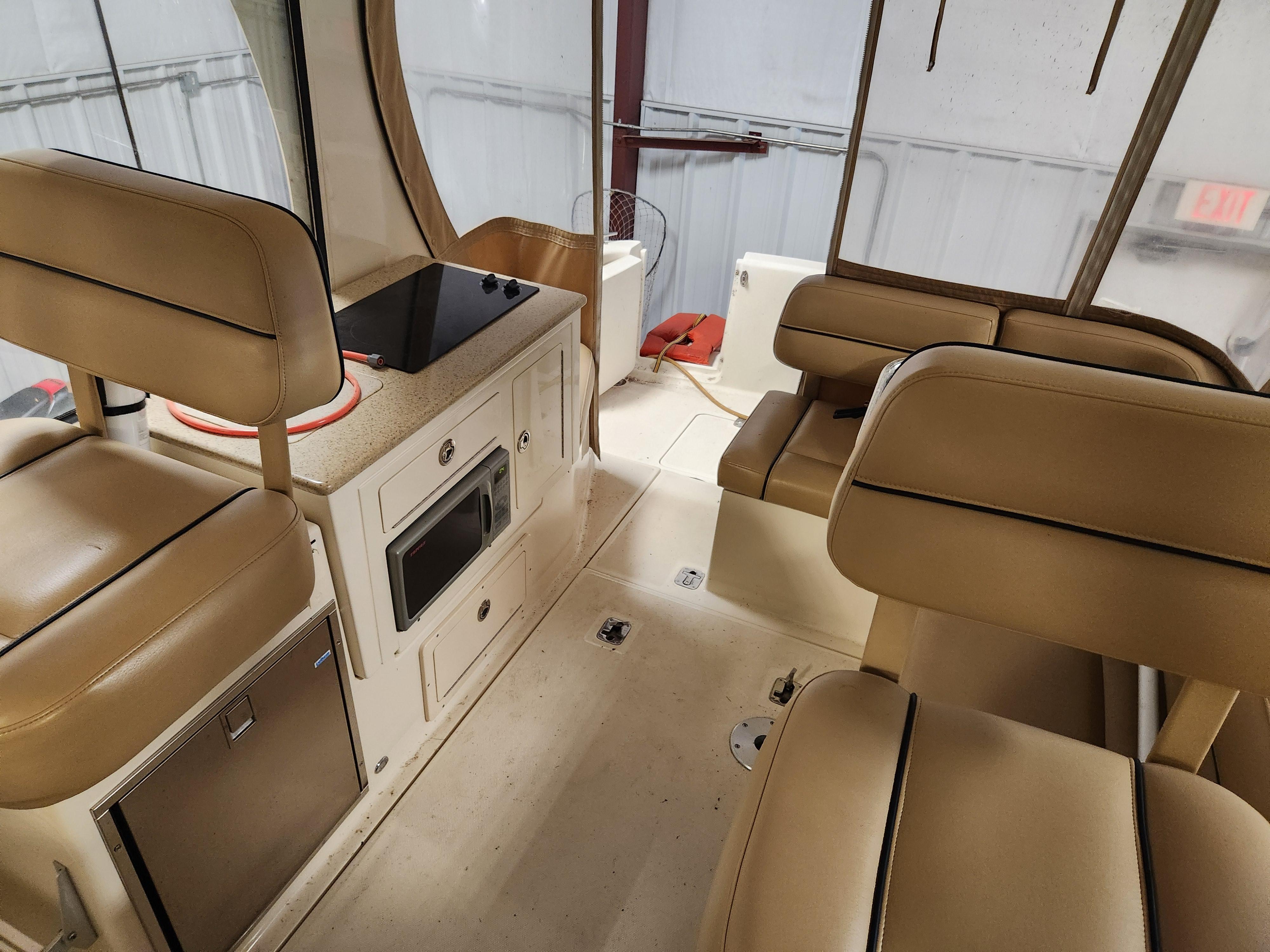 2010-mainship-pilot-31-power-9788693-20250514103844530-1_XLARGE