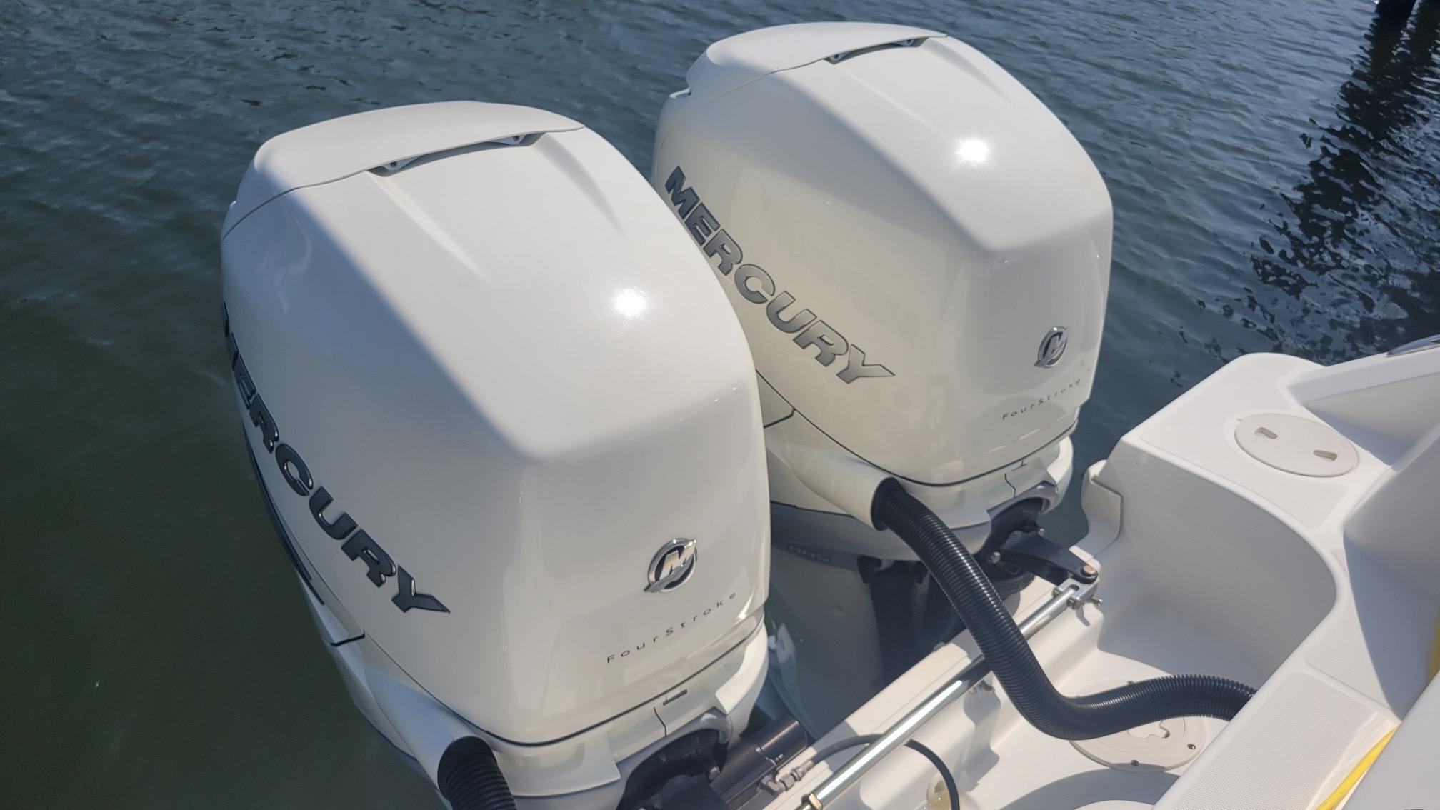 2020-boston-whaler-280-outrage-power-9818697-20250528204849236-1_XLARGE