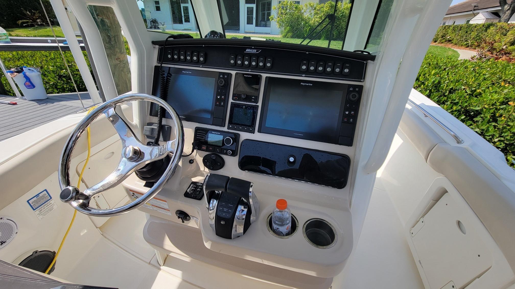 2020-boston-whaler-280-outrage-power-9818697-20250528204853291-1_XLARGE