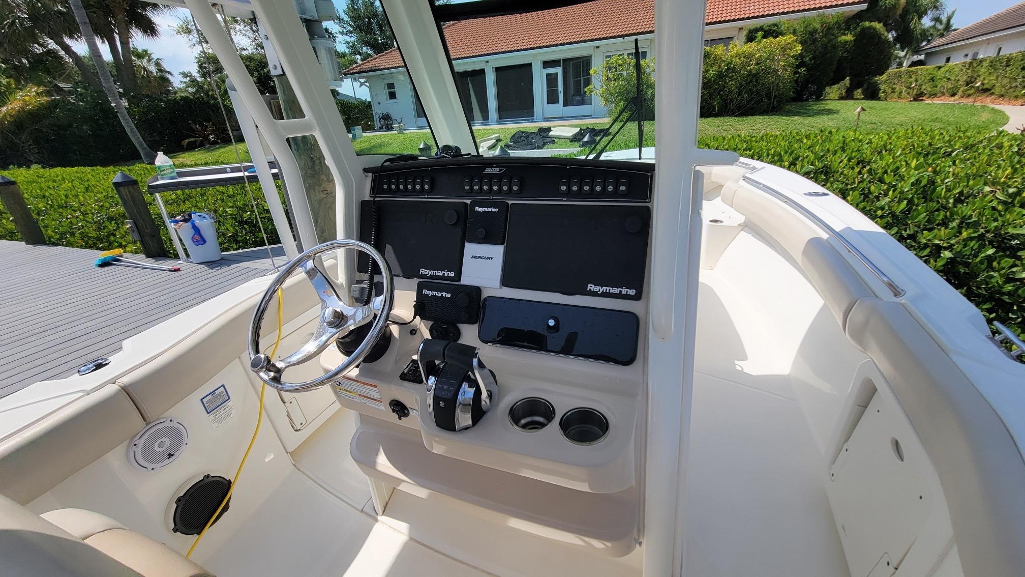 2020-boston-whaler-280-outrage-power-9818697-20250528204855321-1_XLARGE