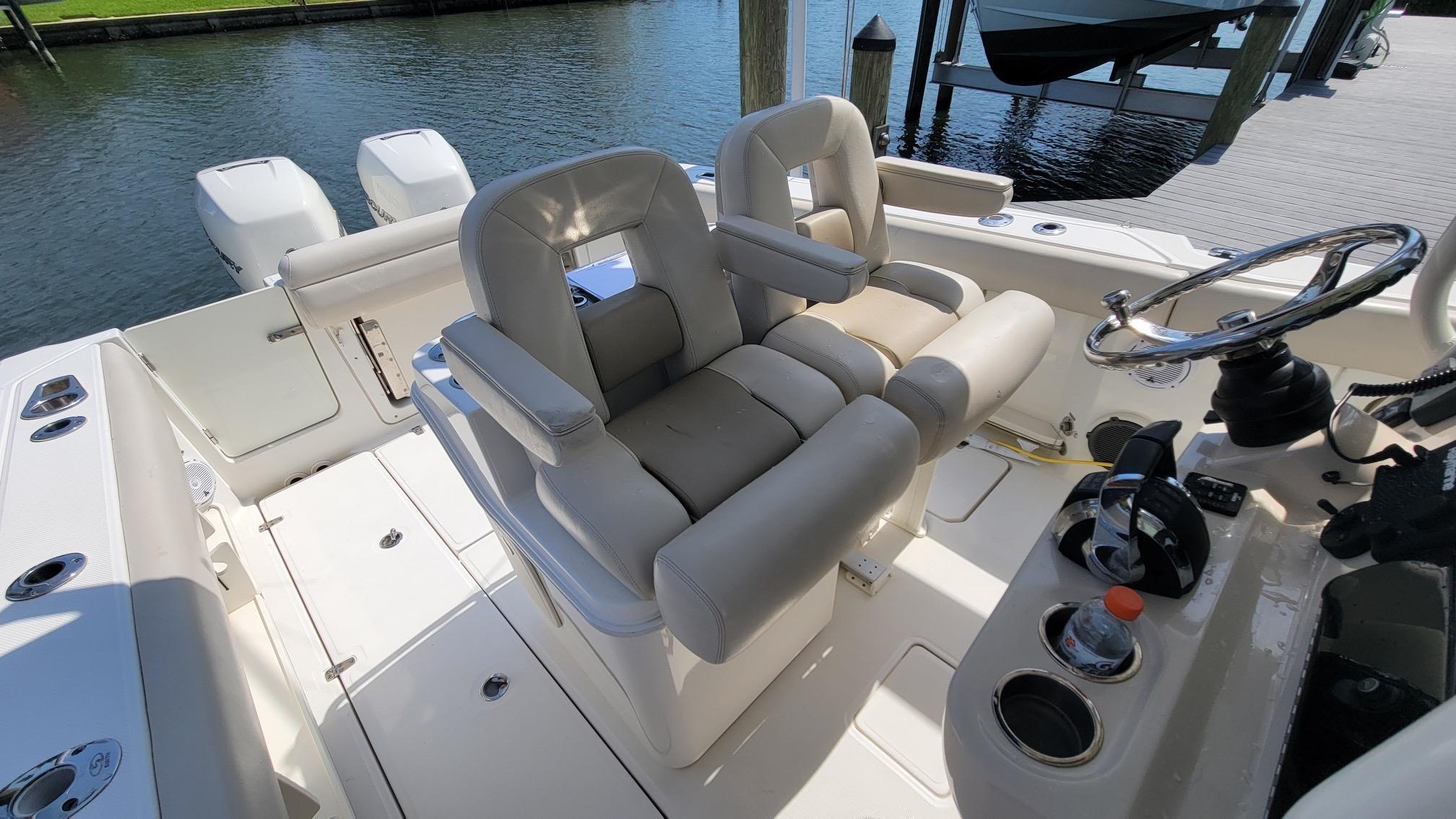 2020-boston-whaler-280-outrage-power-9818697-20250528204857322-1_XLARGE