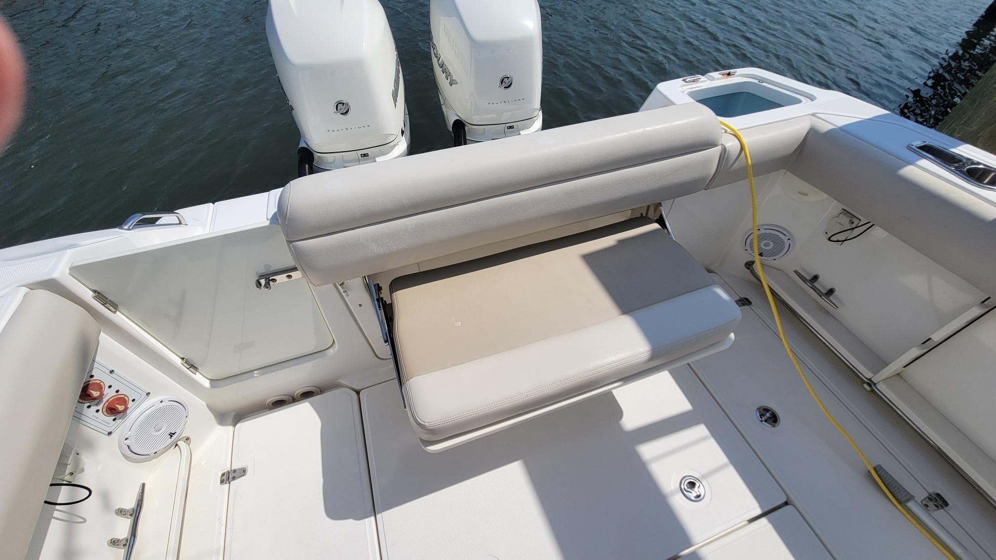 2020-boston-whaler-280-outrage-power-9818697-20250528204909282-1_XLARGE