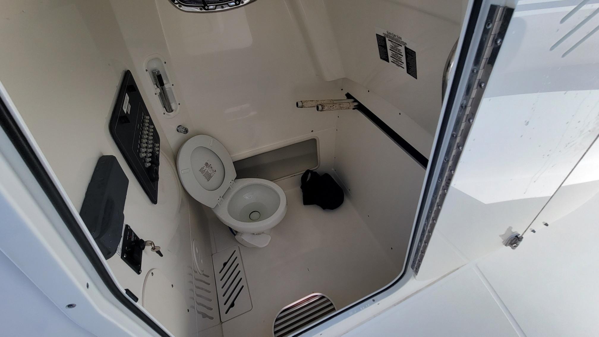 2020-boston-whaler-280-outrage-power-9818697-20250528204913316-1_XLARGE