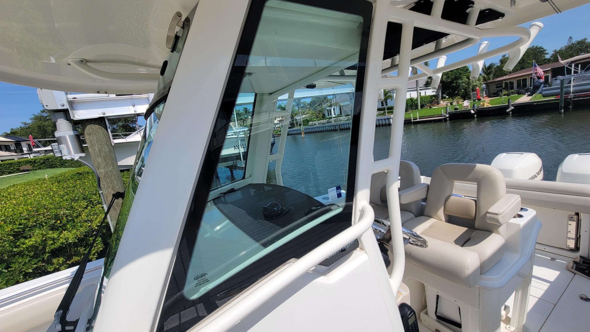 2020-boston-whaler-280-outrage-power-9818697-20250528204915521-1_XLARGE