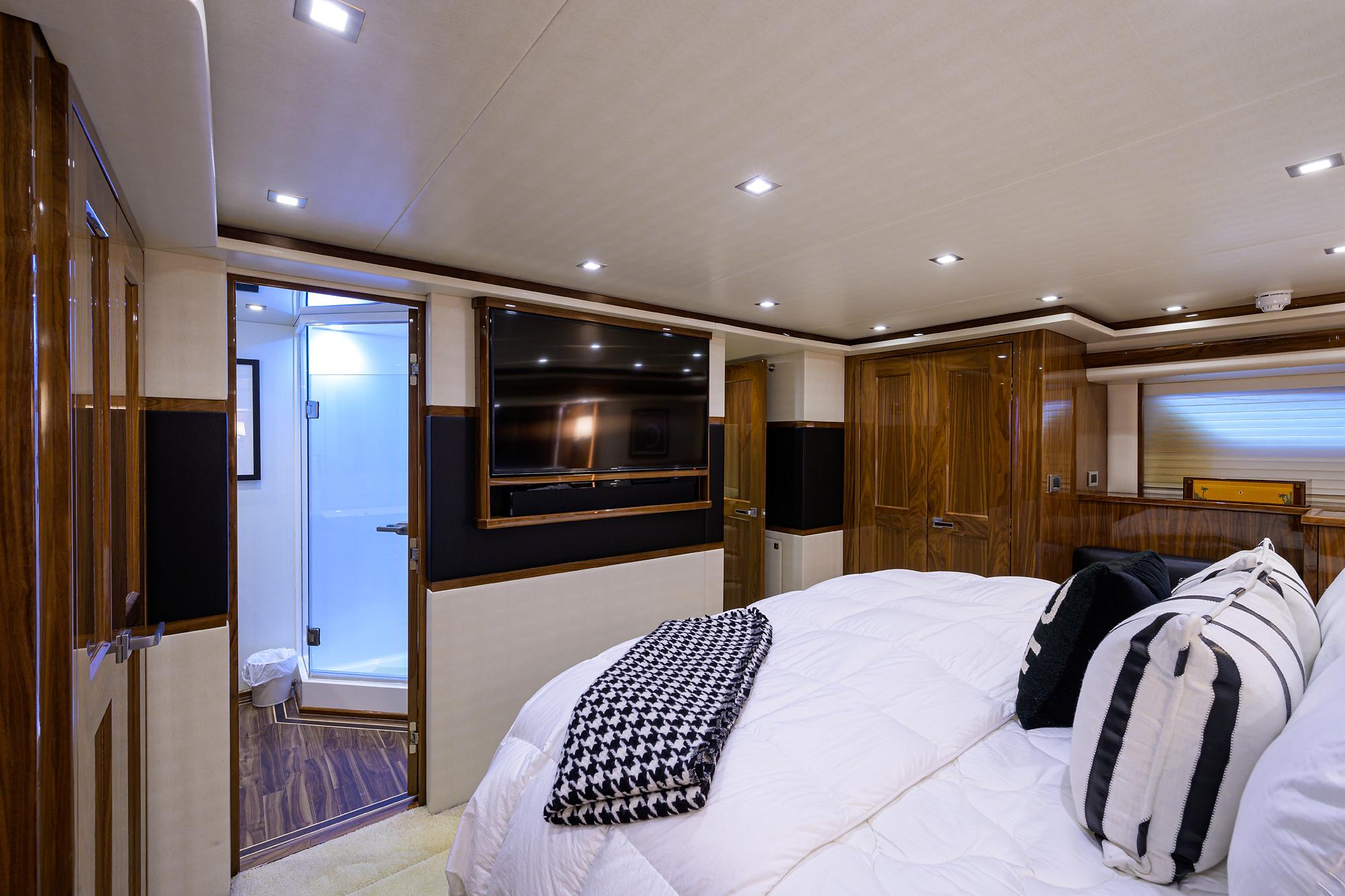 2017 Viking 80 MIRAGE - Master Stateroom & Ensuite Head