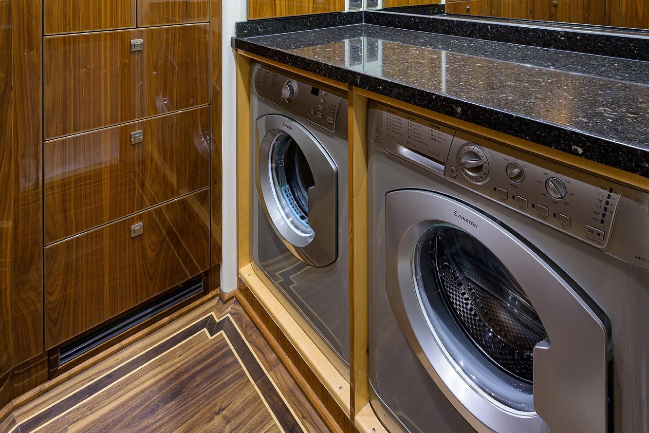 2017 Viking 80 - Laundry Washer & Dryer