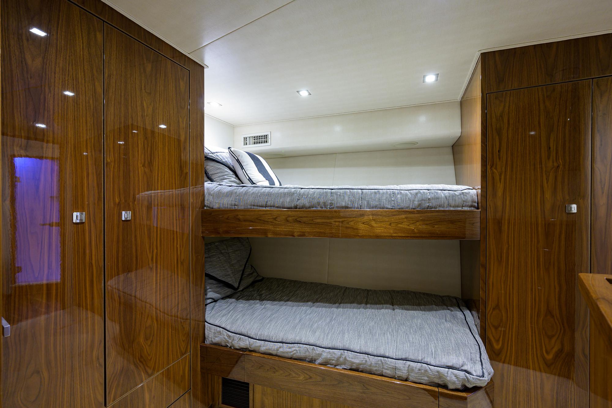 2017 Viking 80 MIRAGE - Crew Stateroom Bunks