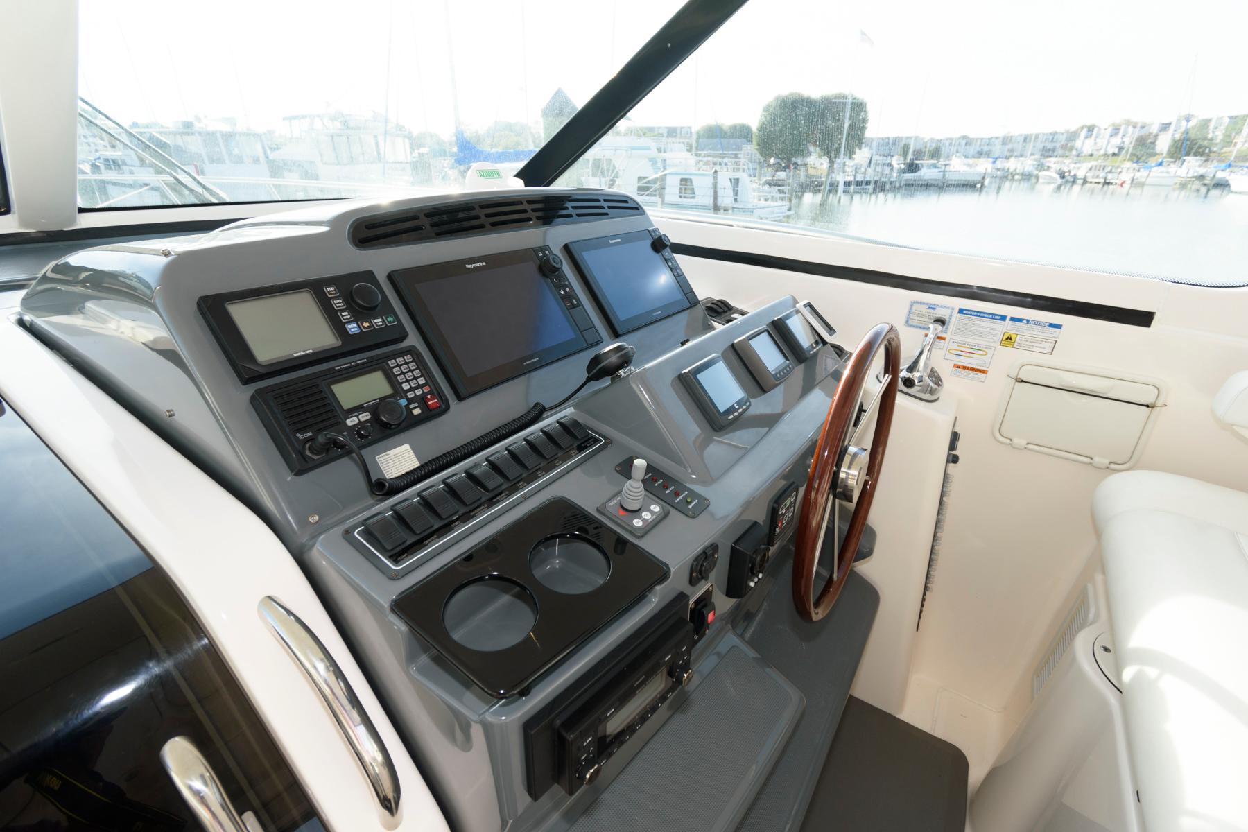 M 9509 TW Knot 10 Yacht Sales