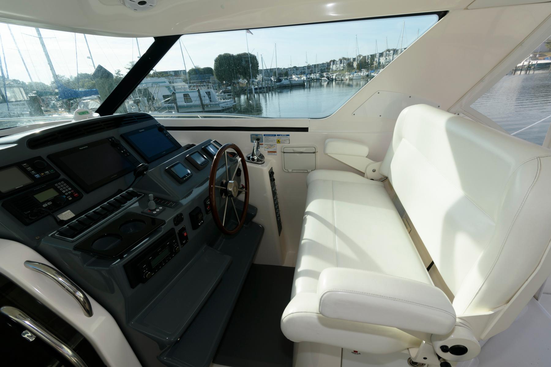 M 9509 TW Knot 10 Yacht Sales