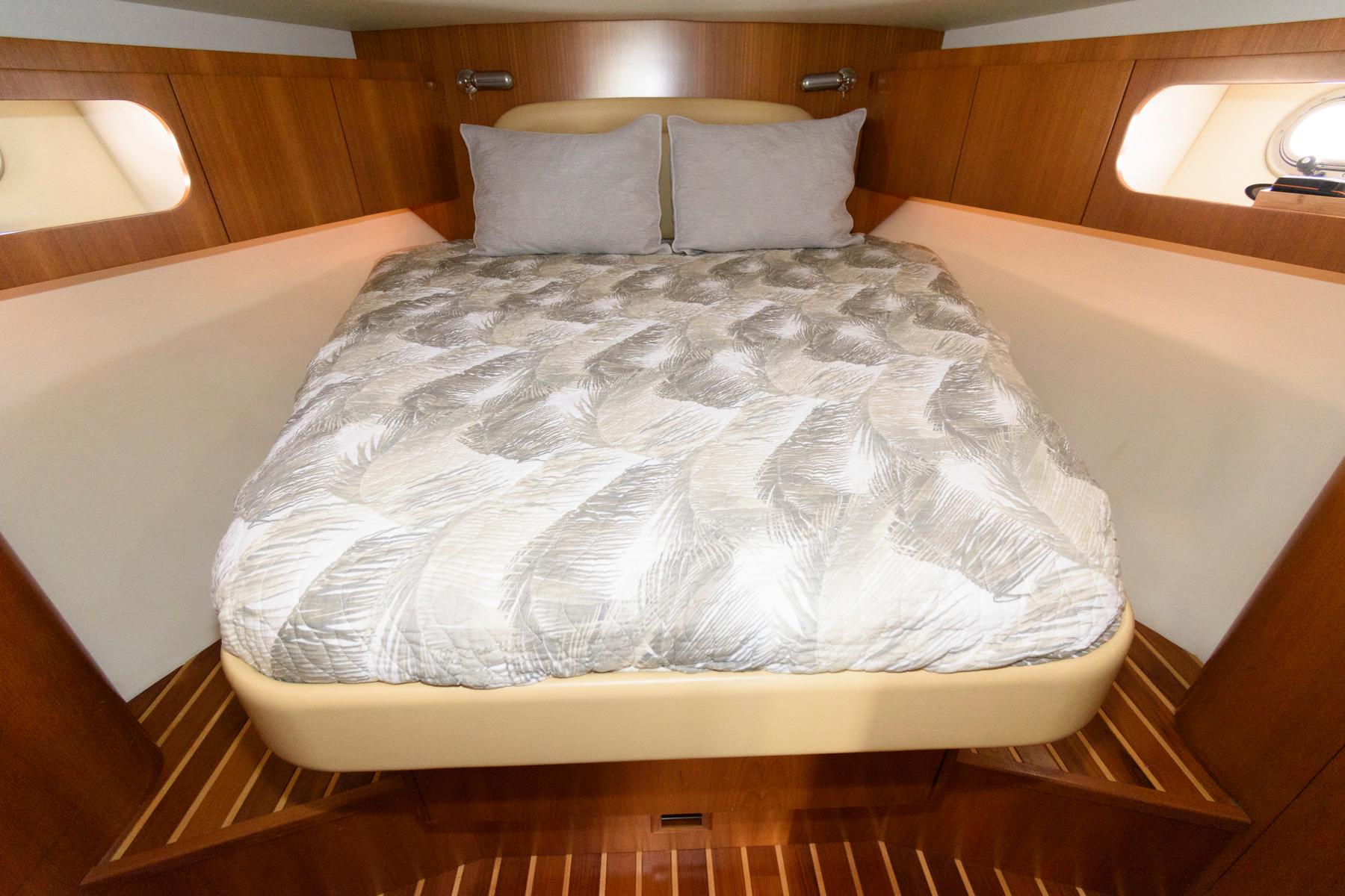M 9509 TW Knot 10 Yacht Sales