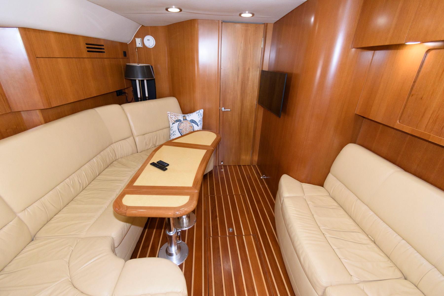 M 9509 TW Knot 10 Yacht Sales