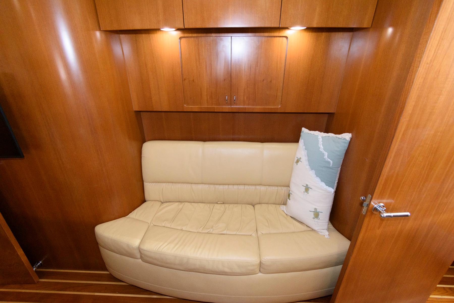 M 9509 TW Knot 10 Yacht Sales