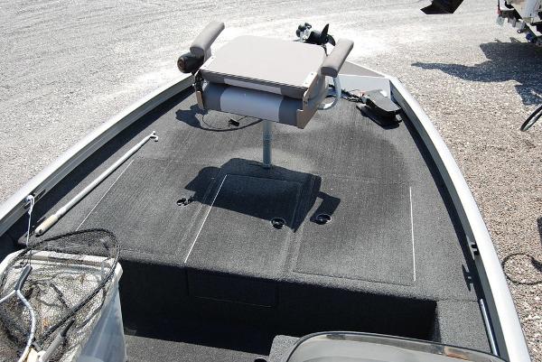 2011 Lowe boat for sale, model of the boat is Stinger 18 & Image # 4 of 9