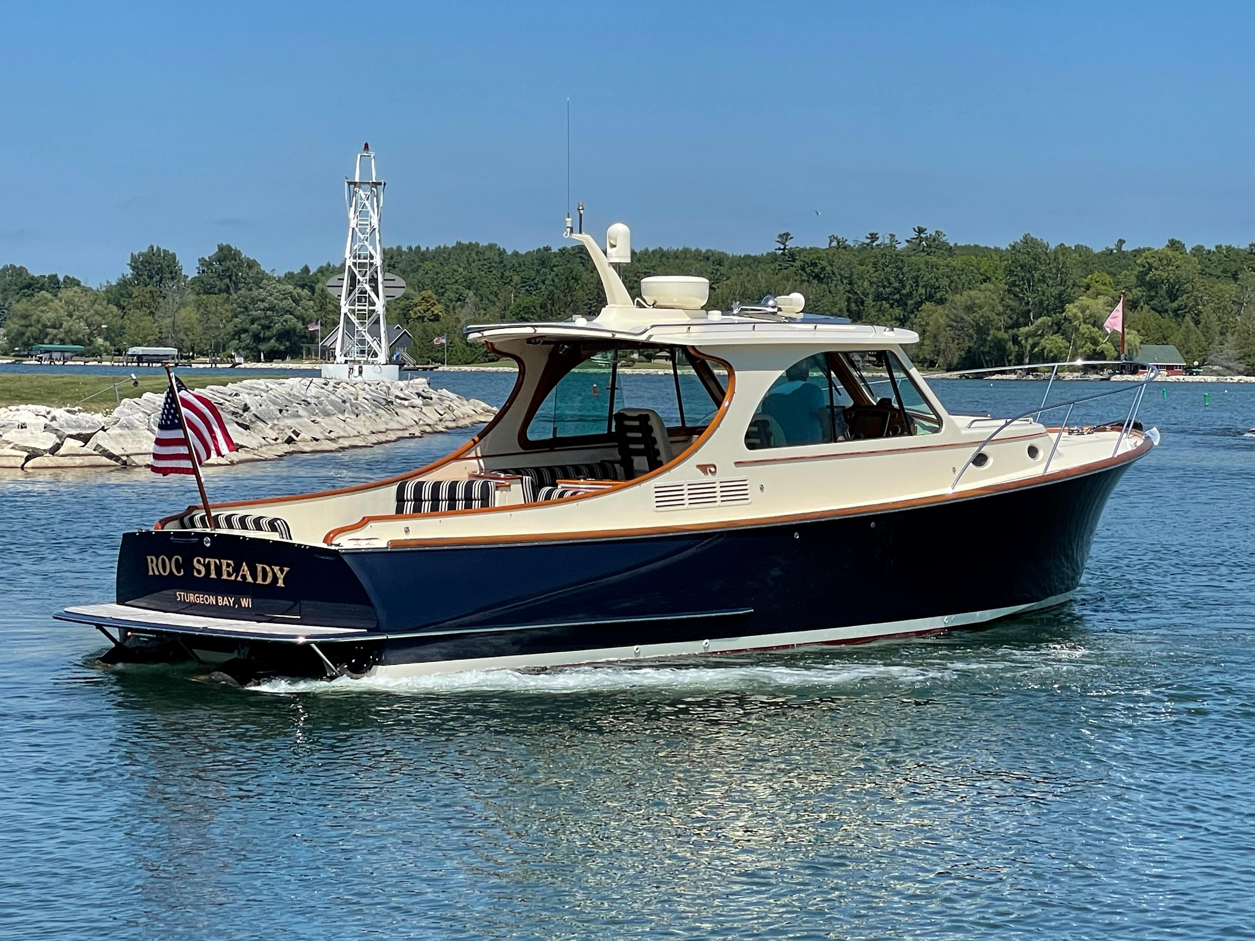 Neff Yacht Sales / Used 34 foot Hinckley Talaria 34 Power Roc Steady