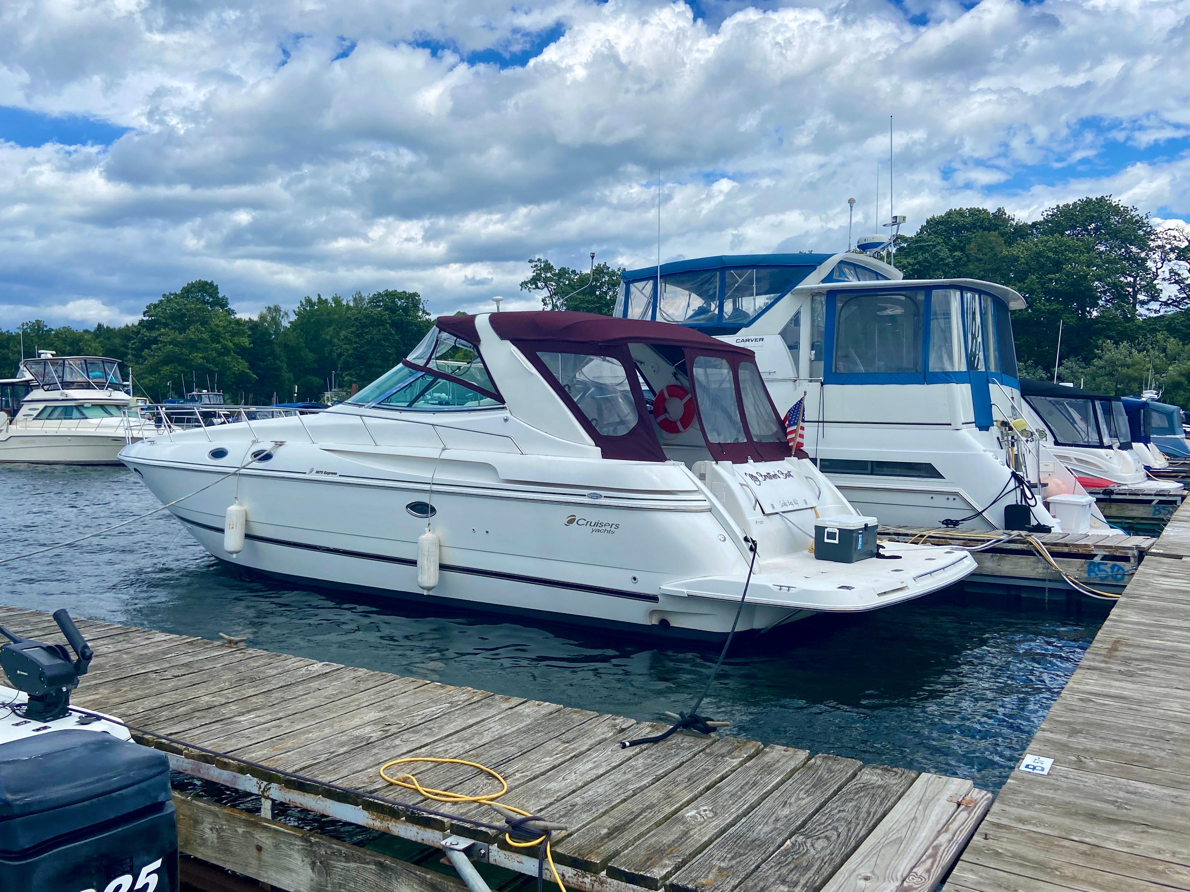 2000-cruisers-yachts-3870-express-power-9788716-20250509112209310-1_XLARGE