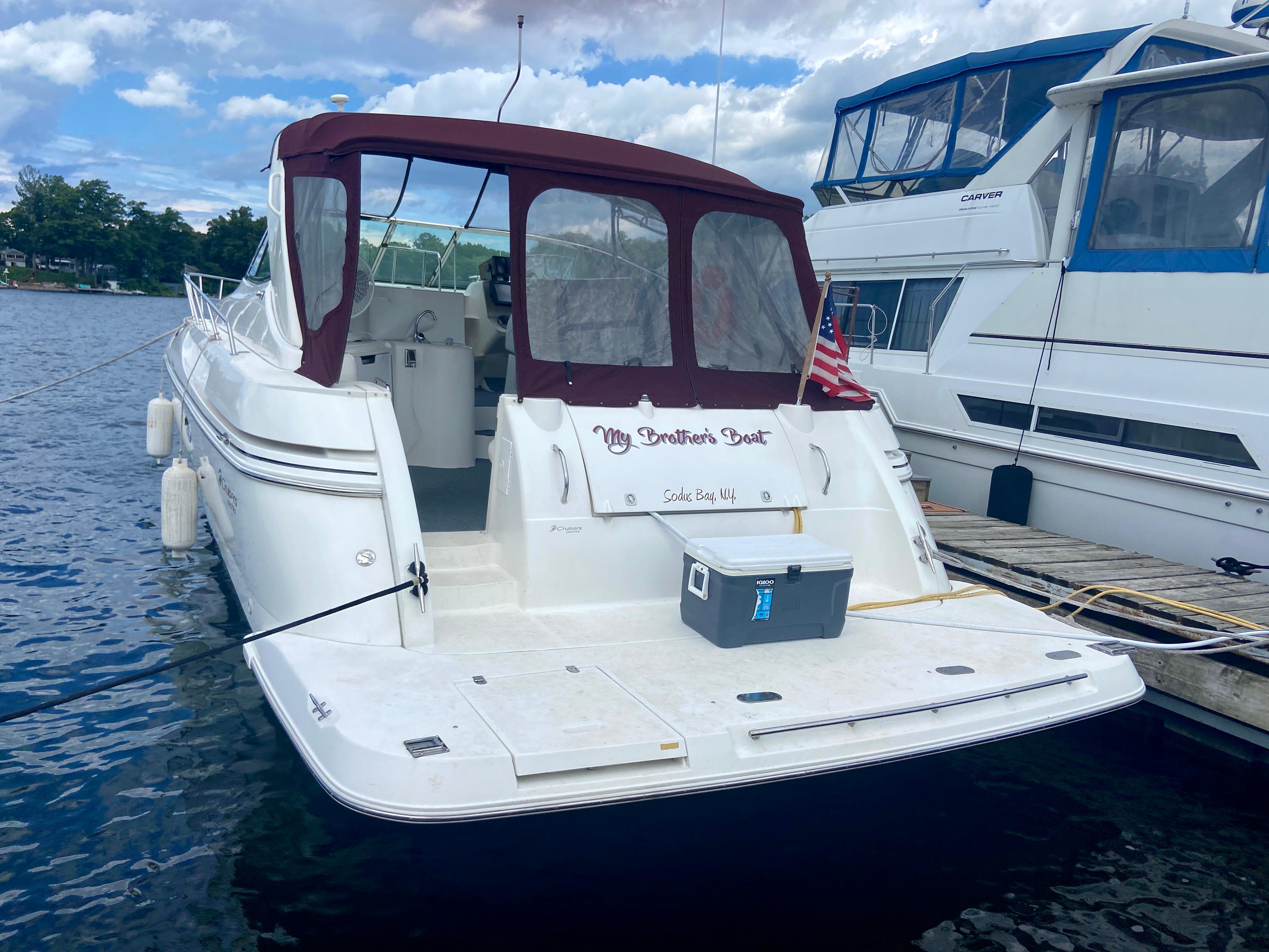 2000-cruisers-yachts-3870-express-power-9788716-20250509112212098-1_XLARGE