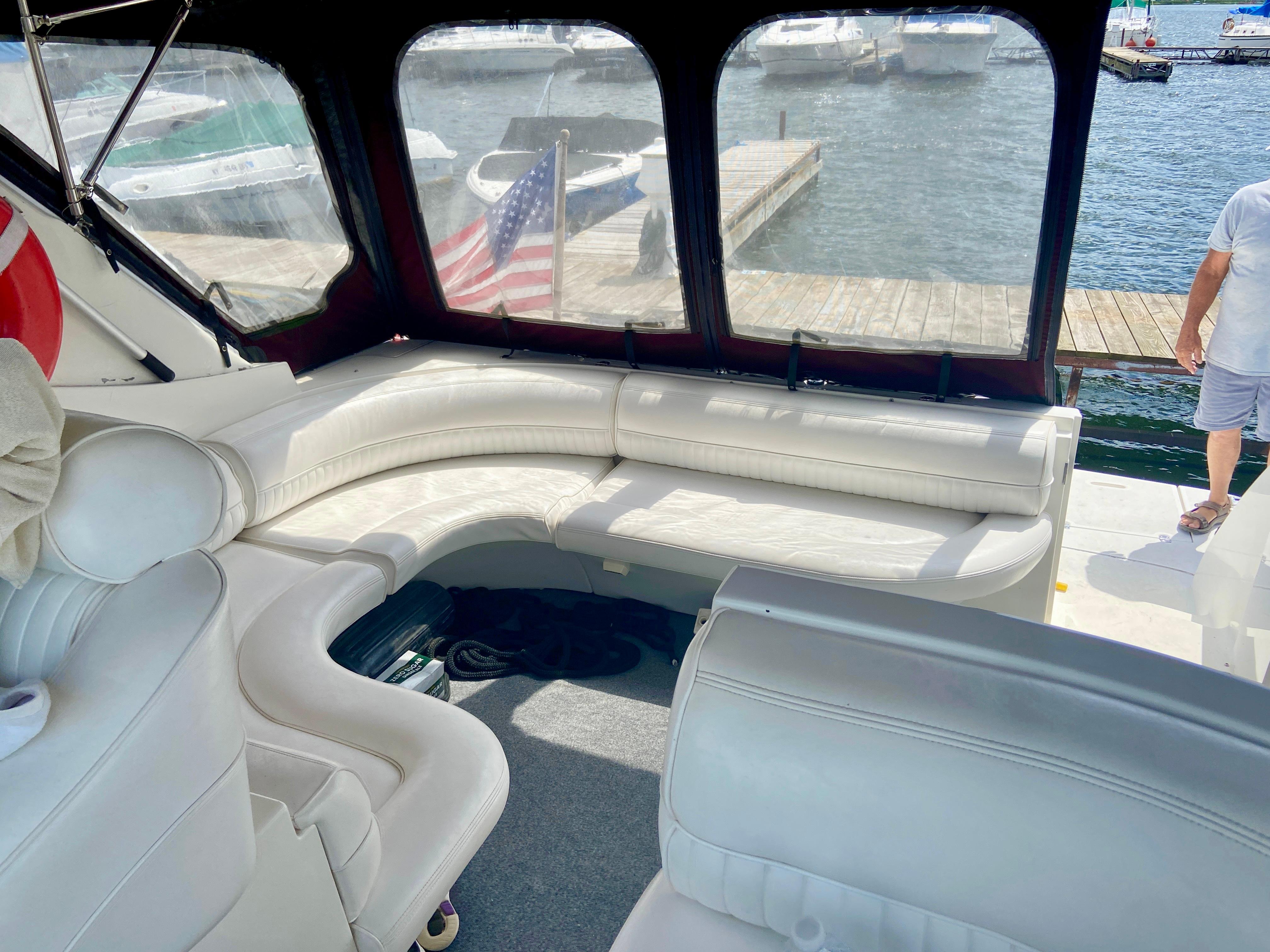 2000-cruisers-yachts-3870-express-power-9788716-20250509112218100-1_XLARGE