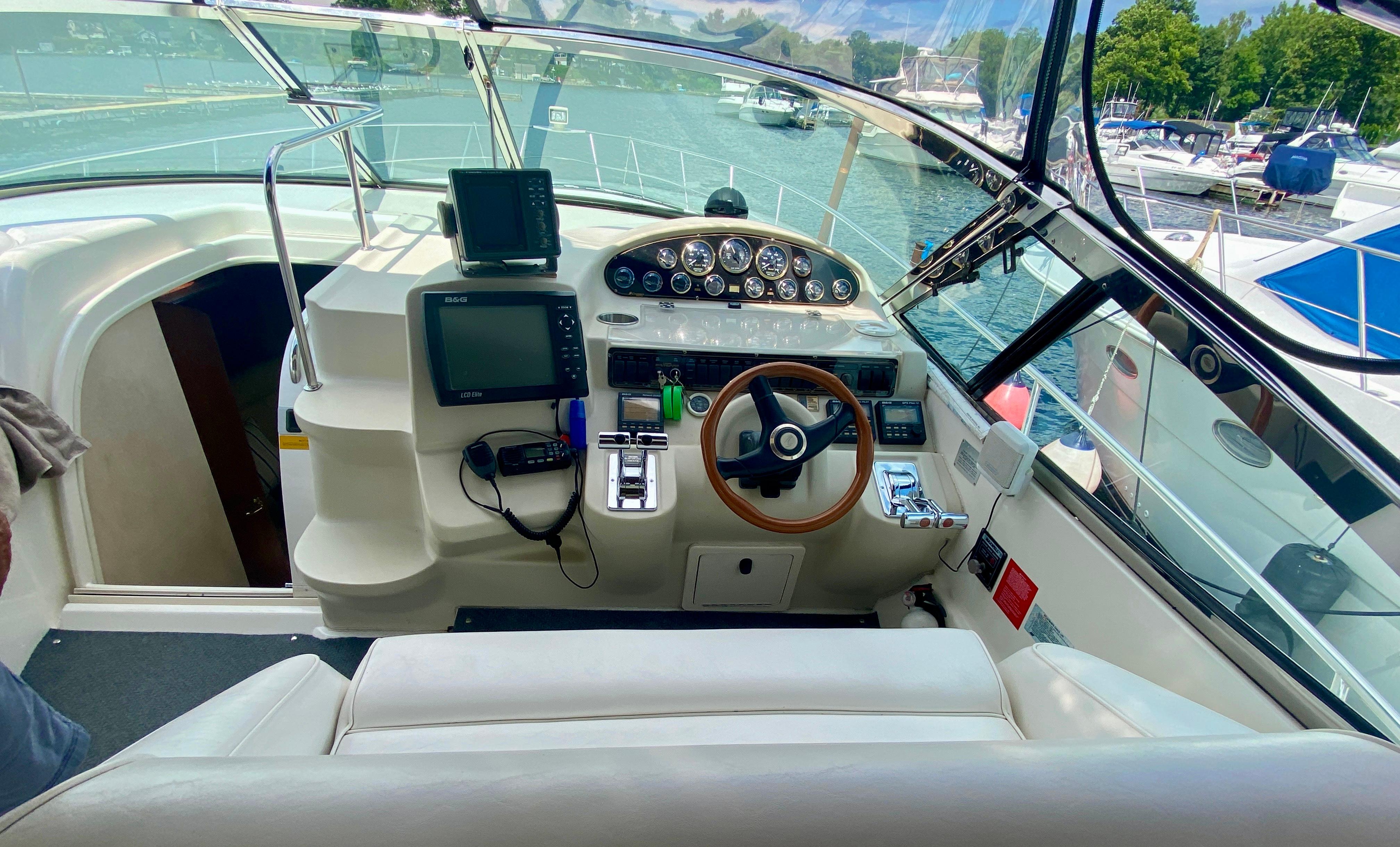 2000-cruisers-yachts-3870-express-power-9788716-20250509112223979-1_XLARGE