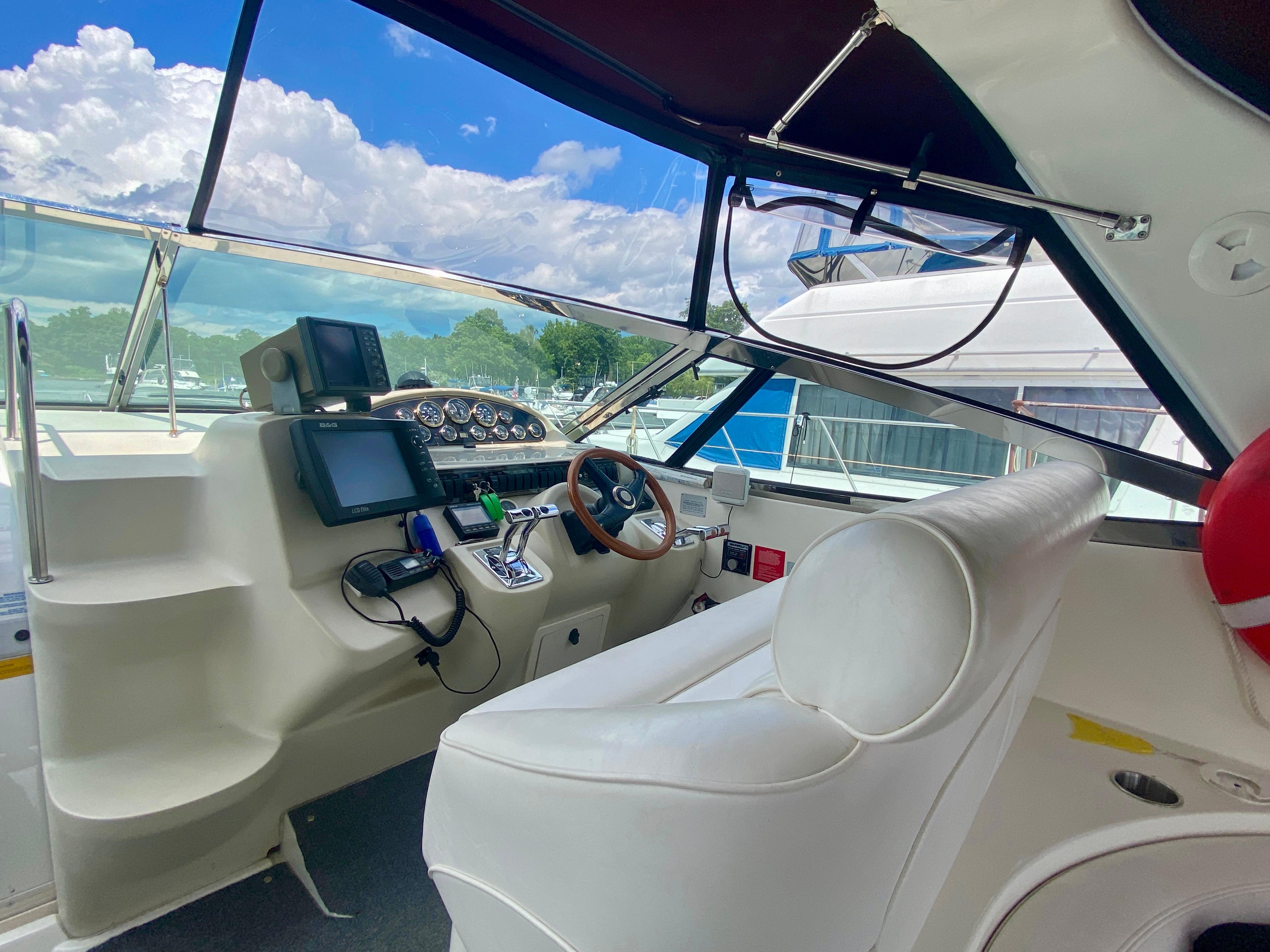 2000-cruisers-yachts-3870-express-power-9788716-20250509112227128-1_XLARGE