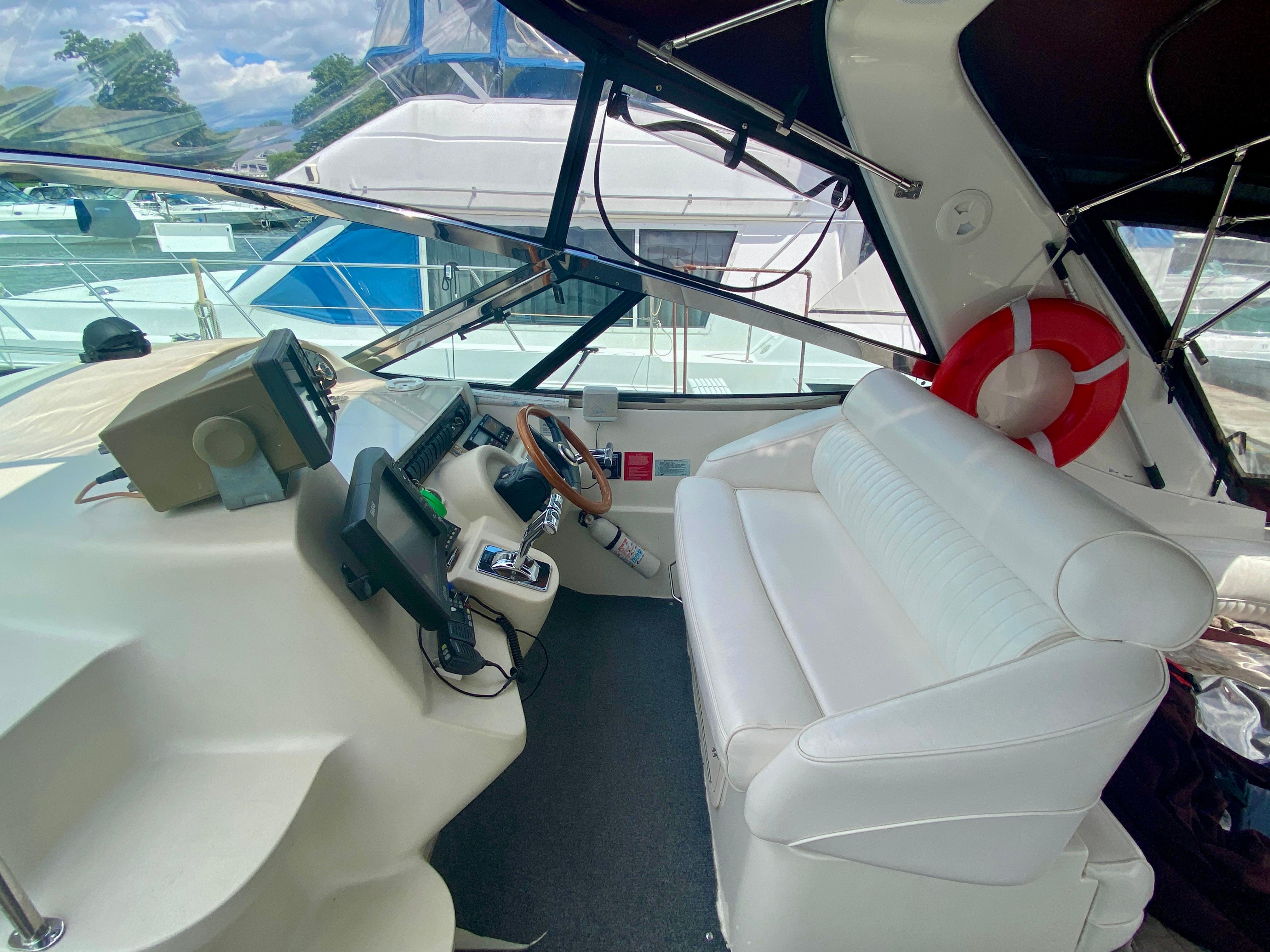 2000-cruisers-yachts-3870-express-power-9788716-20250509112230108-1_XLARGE