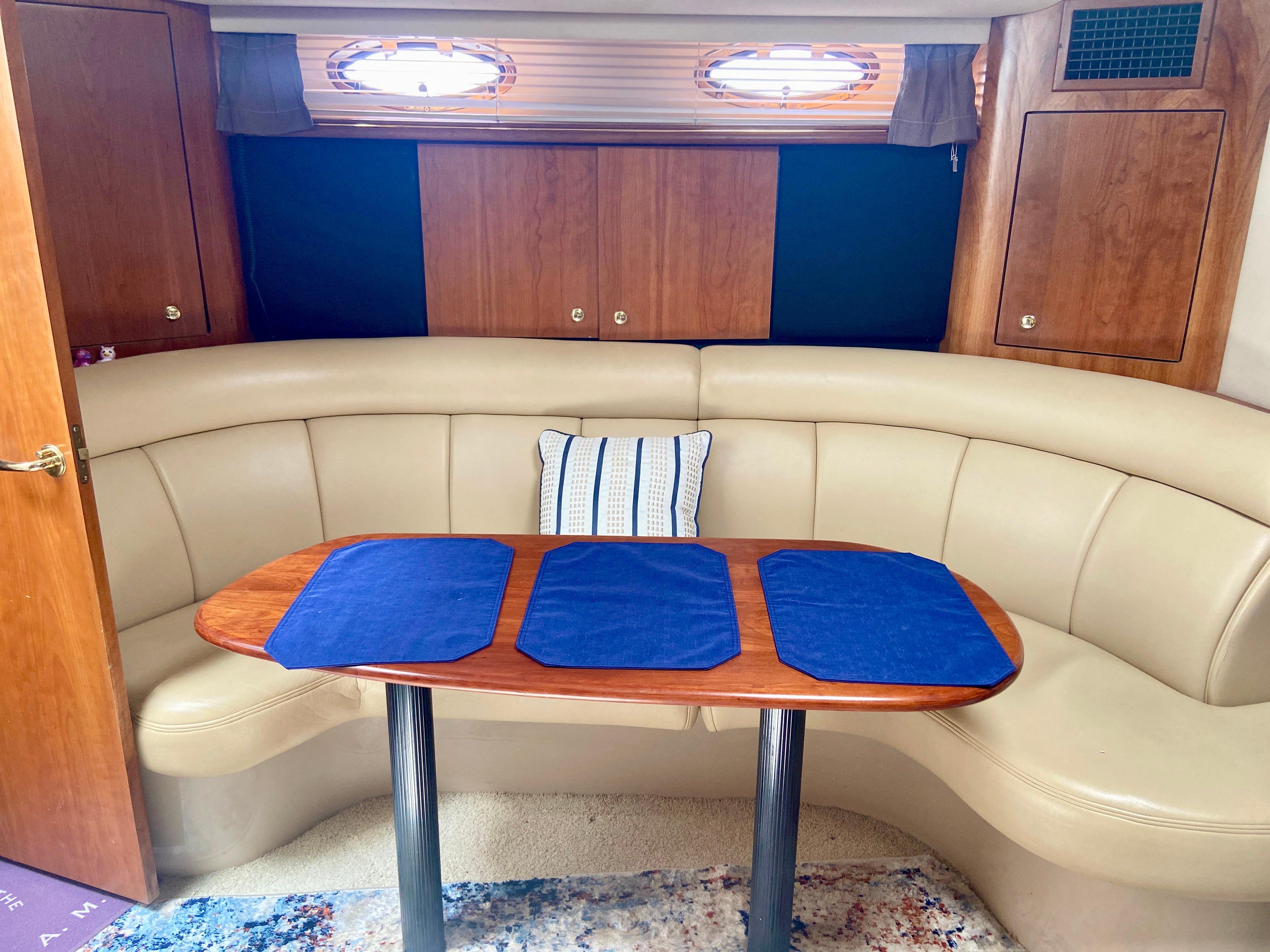 2000-cruisers-yachts-3870-express-power-9788716-20250509112245102-1_XLARGE