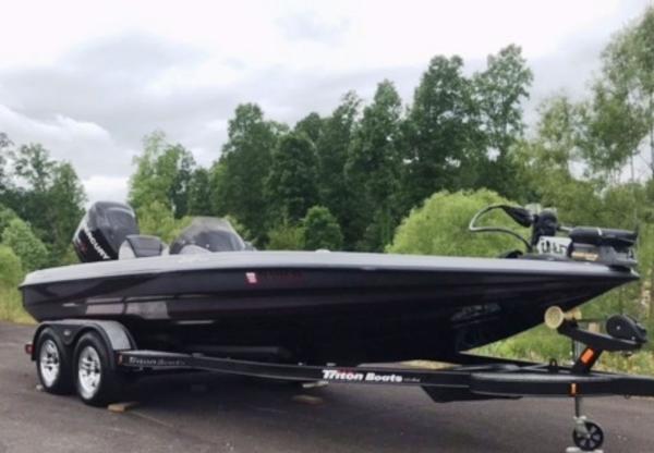 2013 Triton boat for sale, model of the boat is 21 HP & Image # 2 of 16