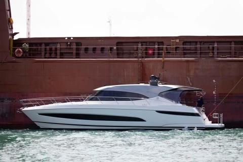 2022 Riviera 5400 sport yacht platinum edition