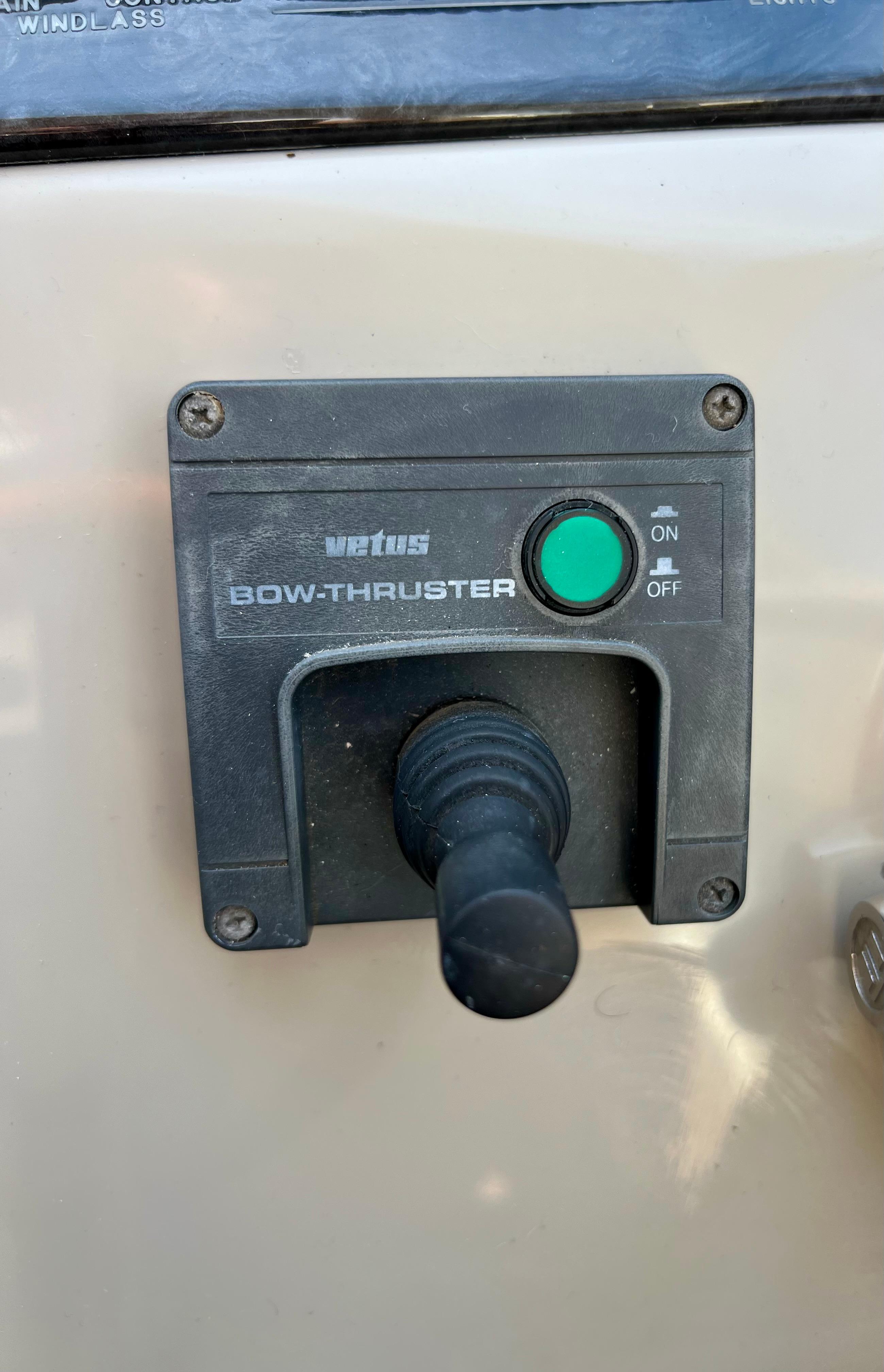 2005-sea-ray-390-motor-yacht-power-9688759-20250220003429020-1_XLARGE