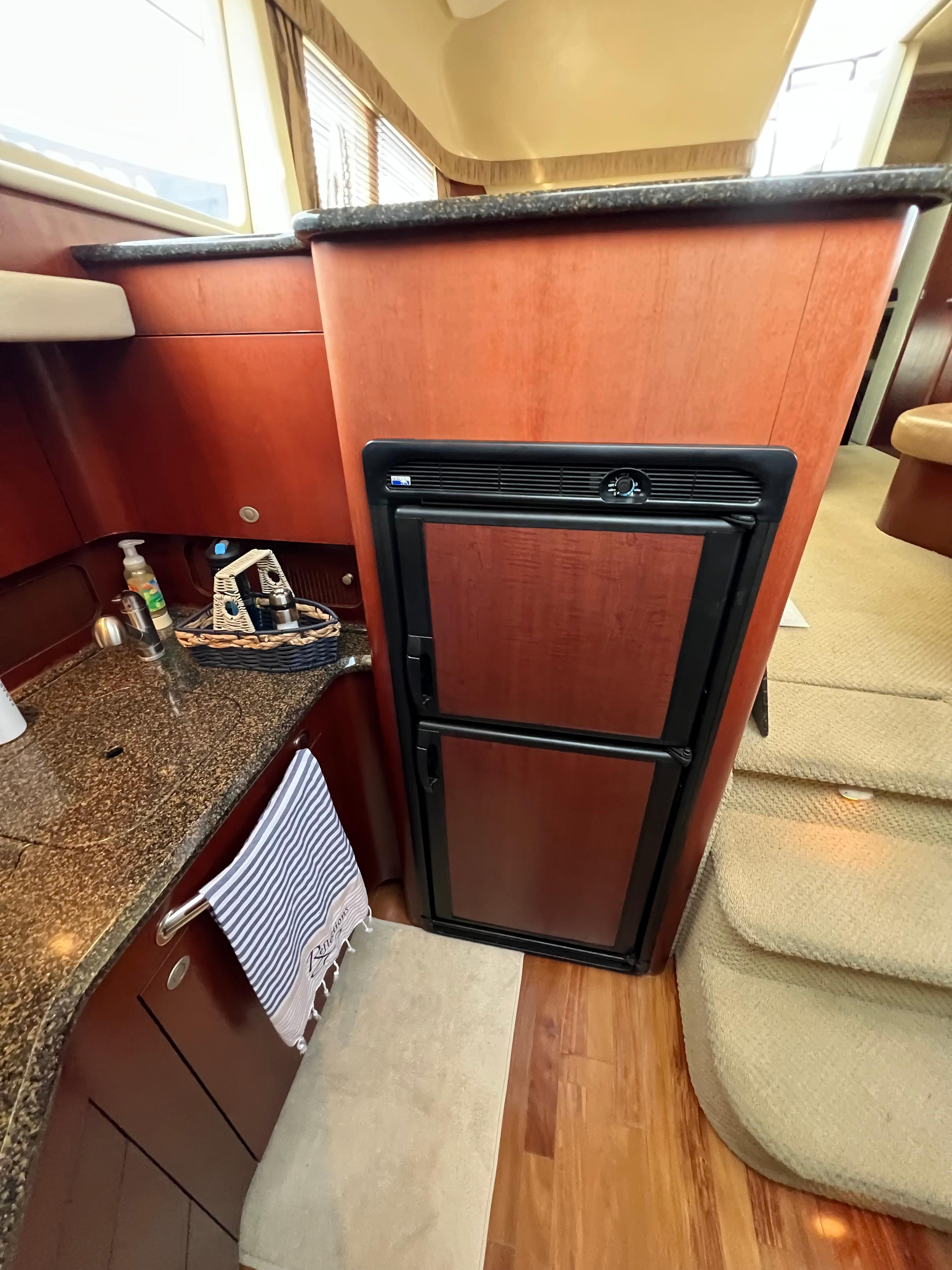 2005-sea-ray-390-motor-yacht-power-9688759-20250220003527095-1_XLARGE