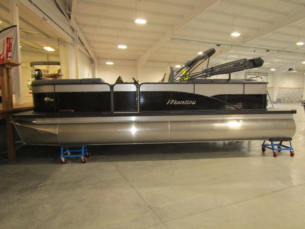 2021 Manitou boat for sale, model of the boat is 22 Aurora LE Twin Tube 25 & Image # 6 of 38