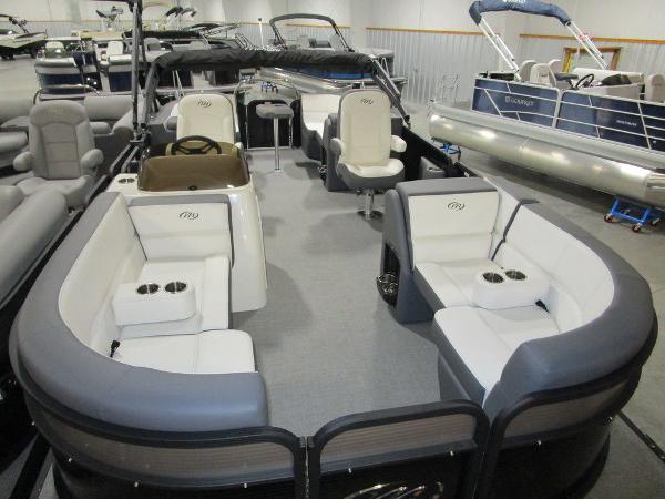 2021 Manitou boat for sale, model of the boat is 22 Aurora LE Twin Tube 25 & Image # 7 of 38