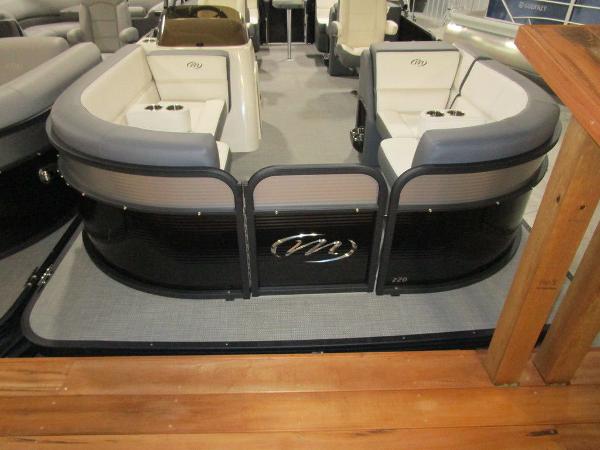 2021 Manitou boat for sale, model of the boat is 22 Aurora LE Twin Tube 25 & Image # 28 of 38