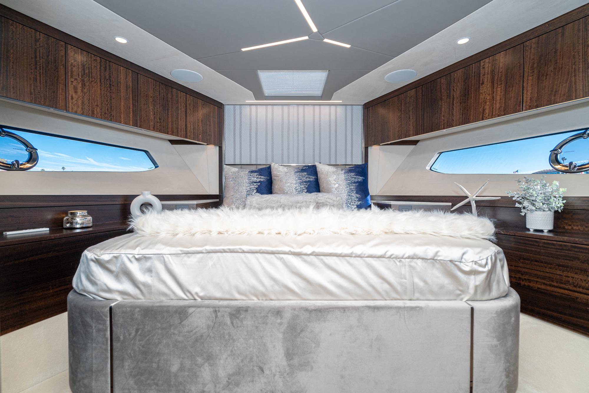 2024 Sunseeker Manhattan 68 #SS712 inventory image at Sun Country Marine Group, San Diego Marriott Marquis 2024 Sunseeker Manhattan 68 #SS712 inventory image at Sun Country Marine Group, San Diego Marriott Marquis