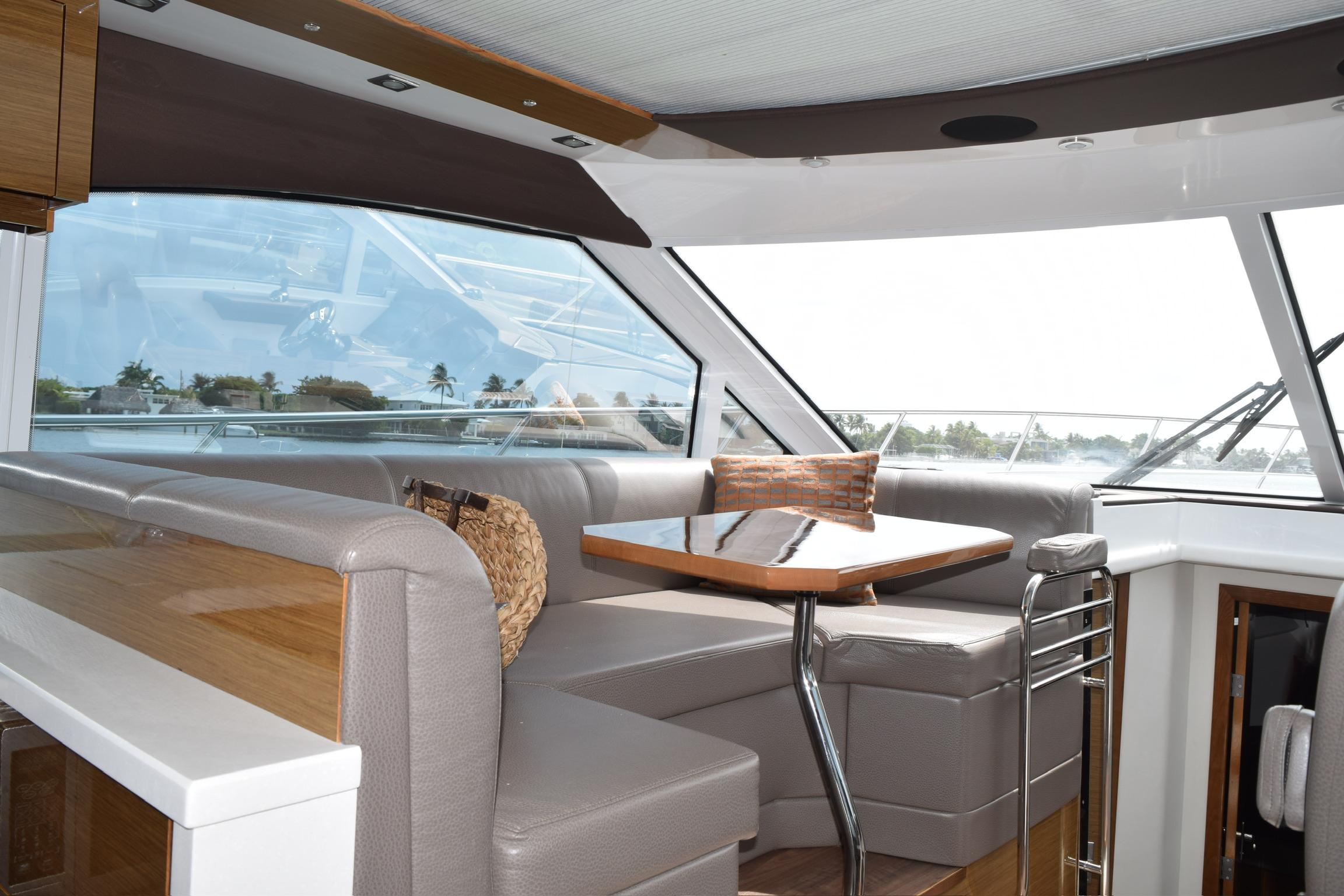 2018-cruisers-yachts-45-cantius-power-9858773-20250701173151367-1